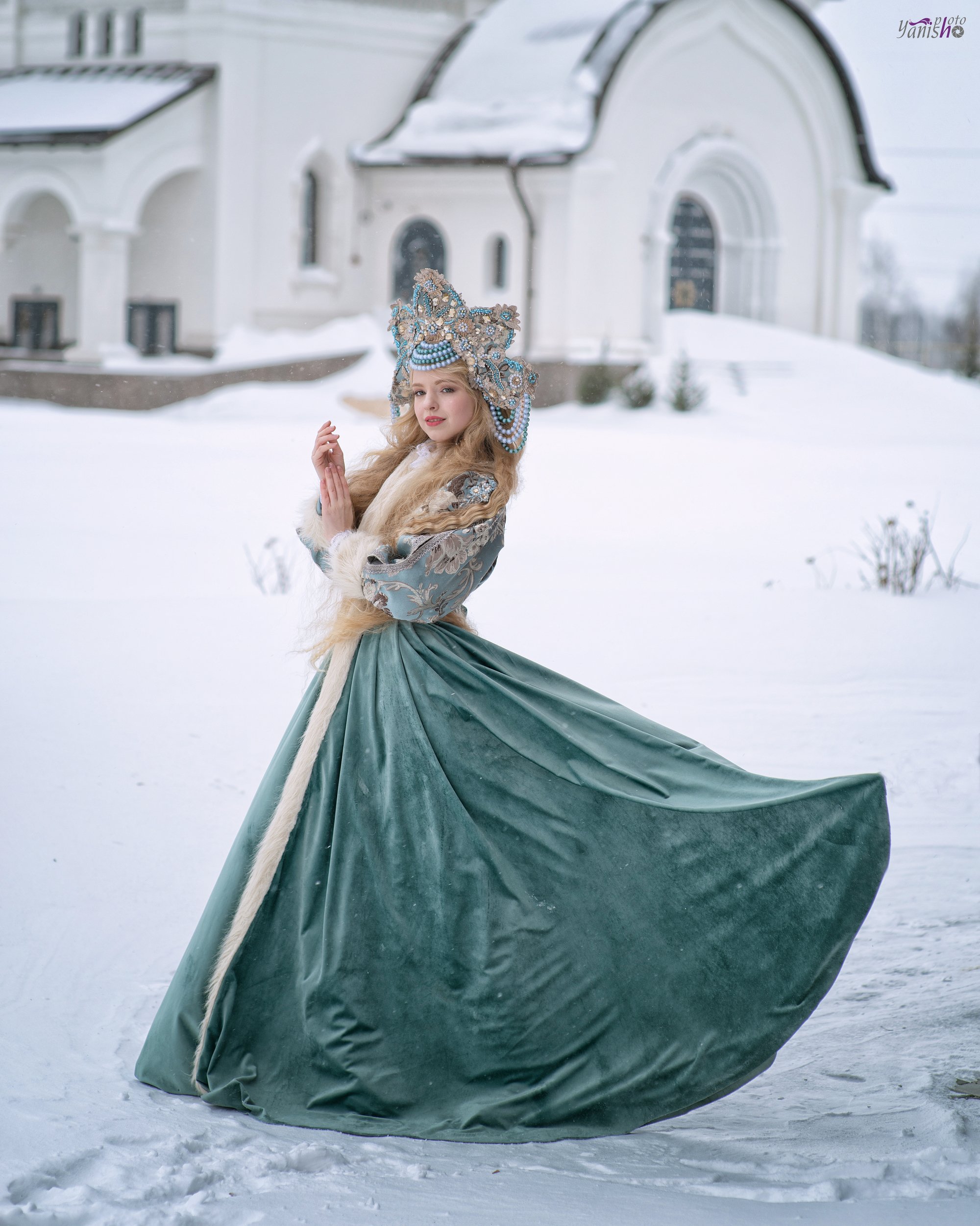 девушка, парк, зима, белый, церковь, портрет, постановочная фотография, зеленый, зимнее фото, русский стиль, Янина Ермакова