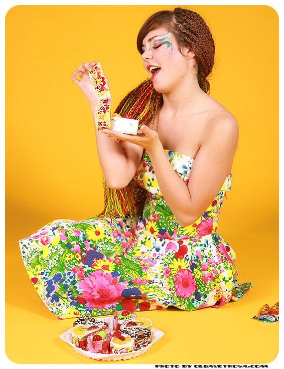 девушка, платье, цветы, конфеты, пирожное, сладкое, желтый, Olga Vetrova