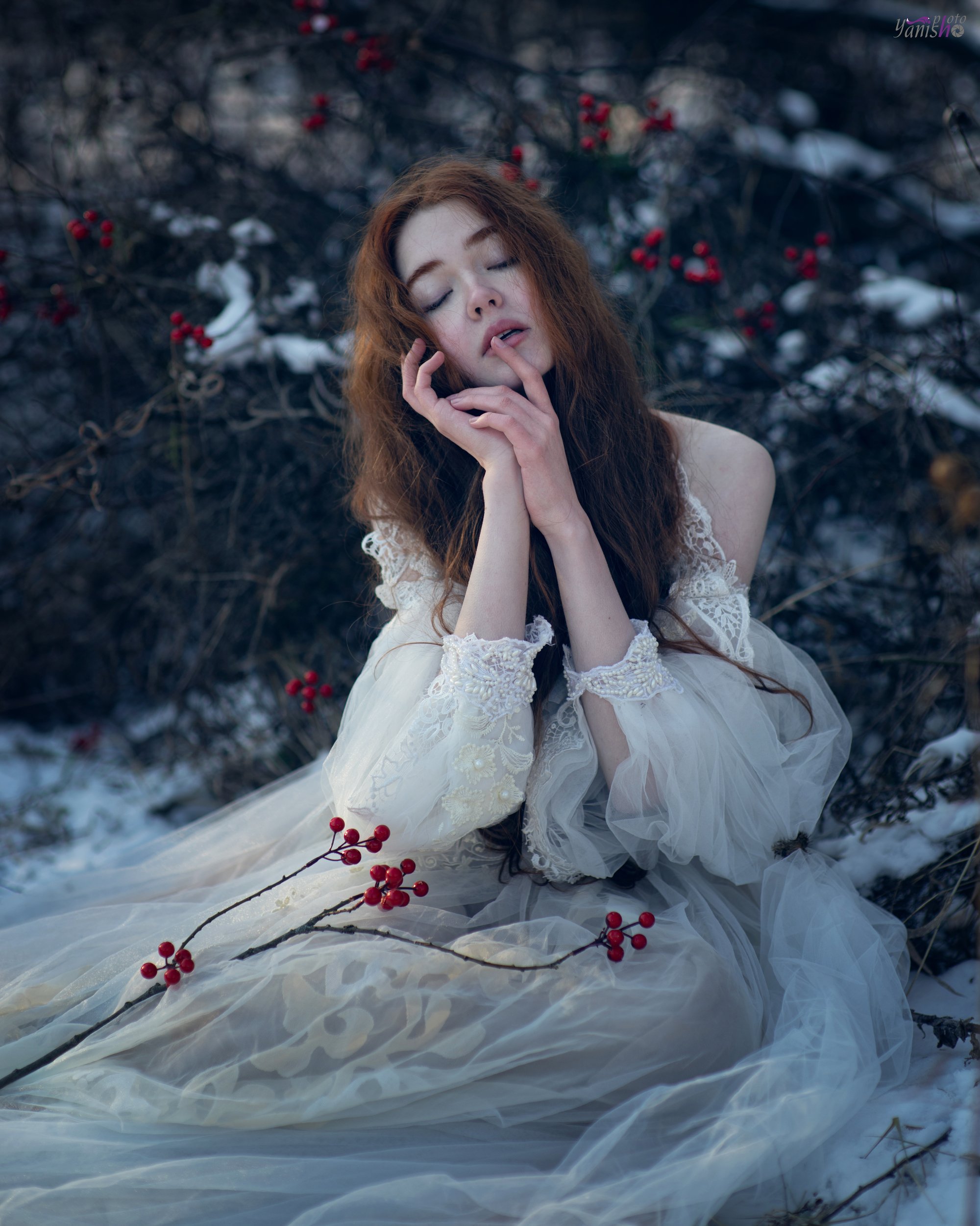 девушка, портрет, зима, парк, лес, калина, белый, холод, сказка, белое платье, рыжая, Янина Ермакова