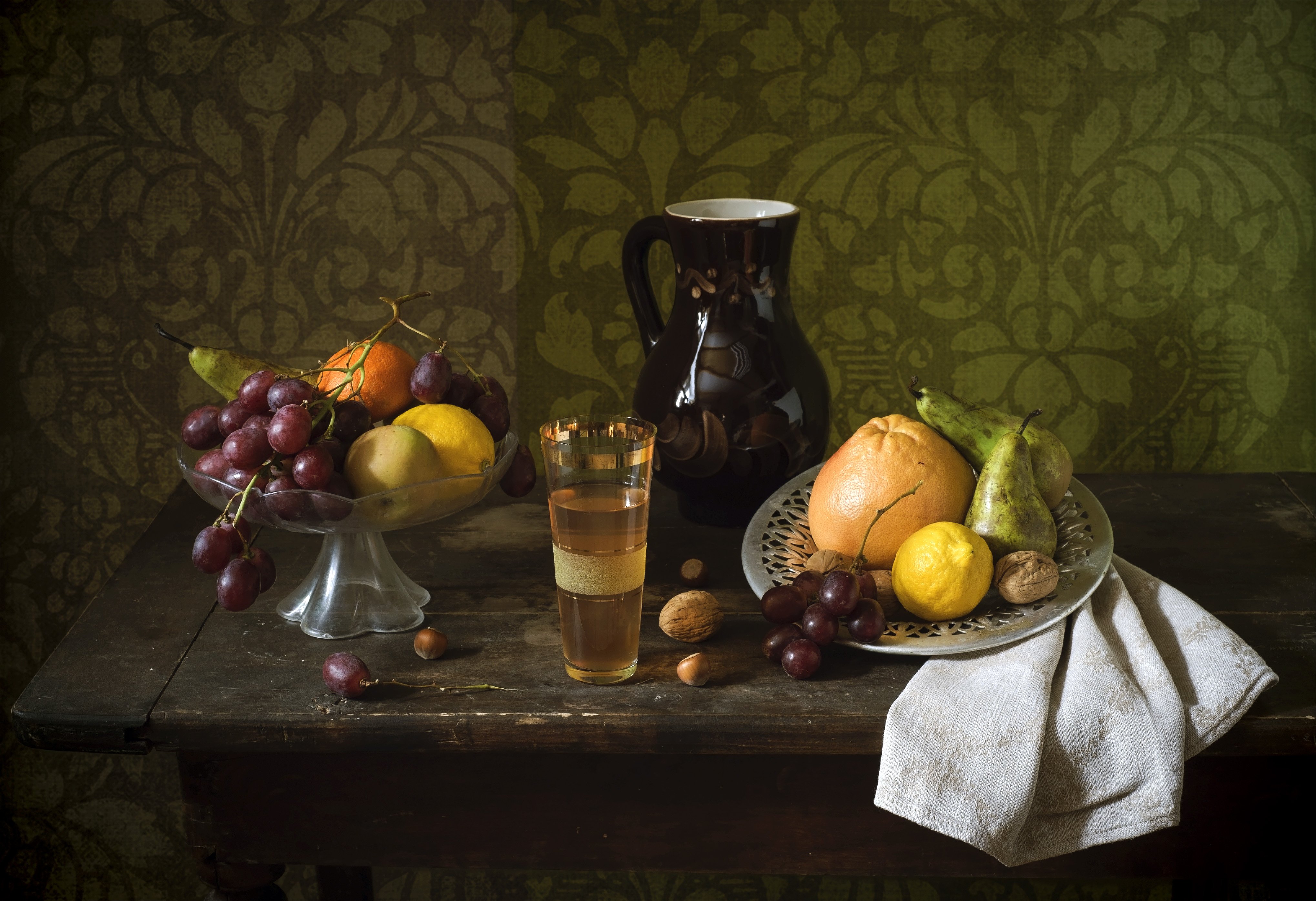 кувшин, виноград, груша, стакан, компот, старый стол, Оксана Евкодимова
