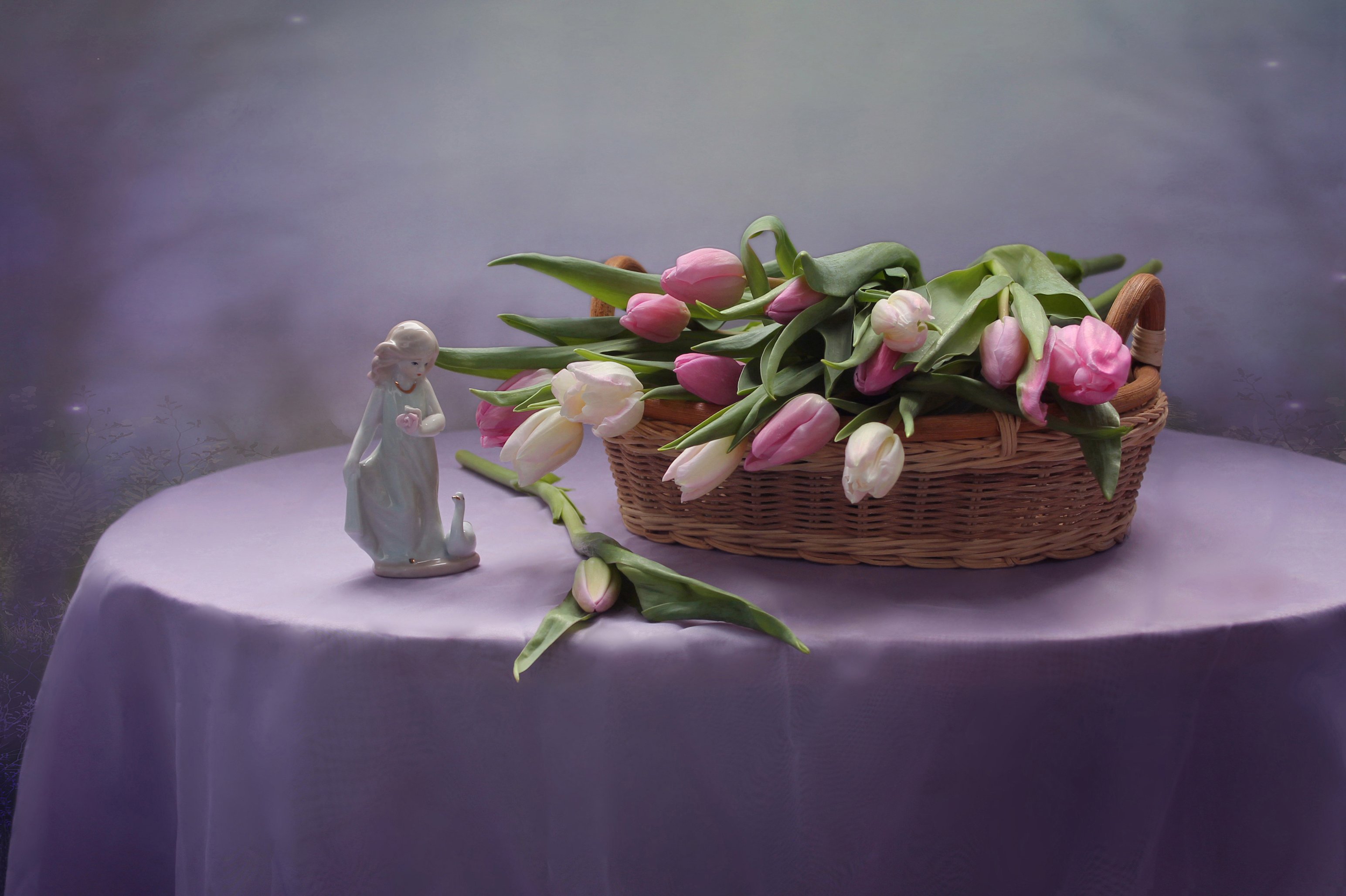 натюрморт, тюльпаны, весна, статуэтка, фарфор, девушка, Ковалева Светлана