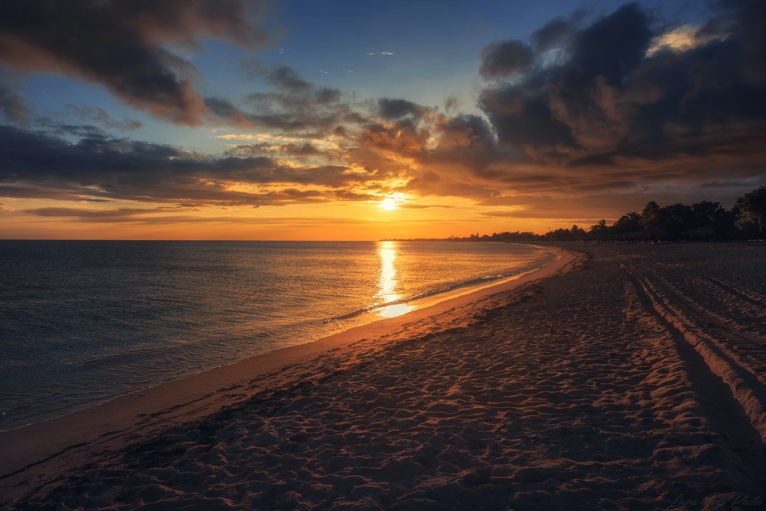 на закате дня.