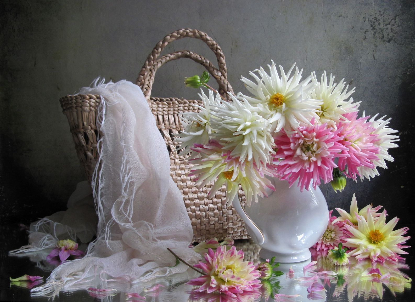 цветы, букет, георгины, плетенка, сумка, шарф, Наталия Тихомирова