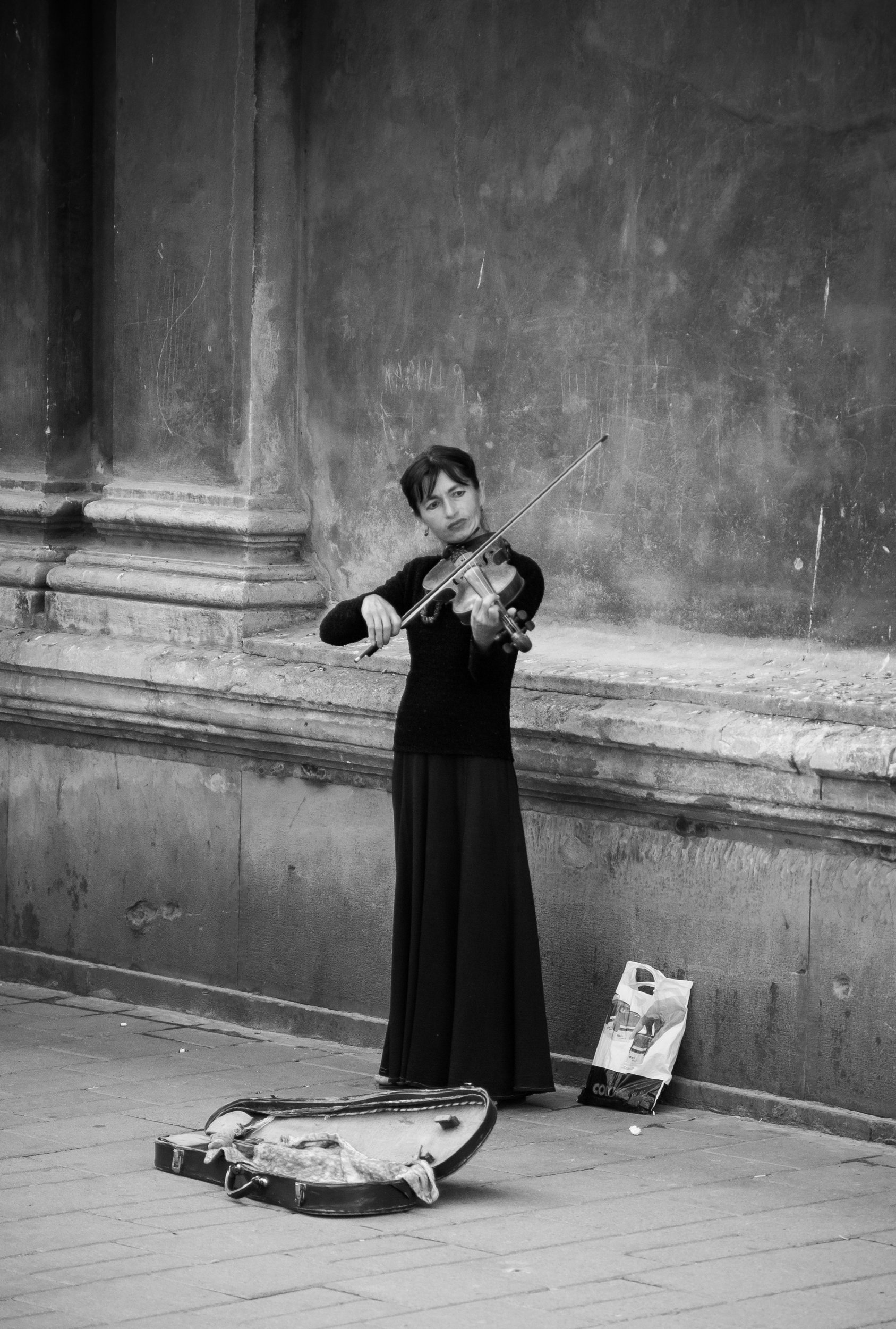 violin, woman, street, city, monochrome,  Mykhailo