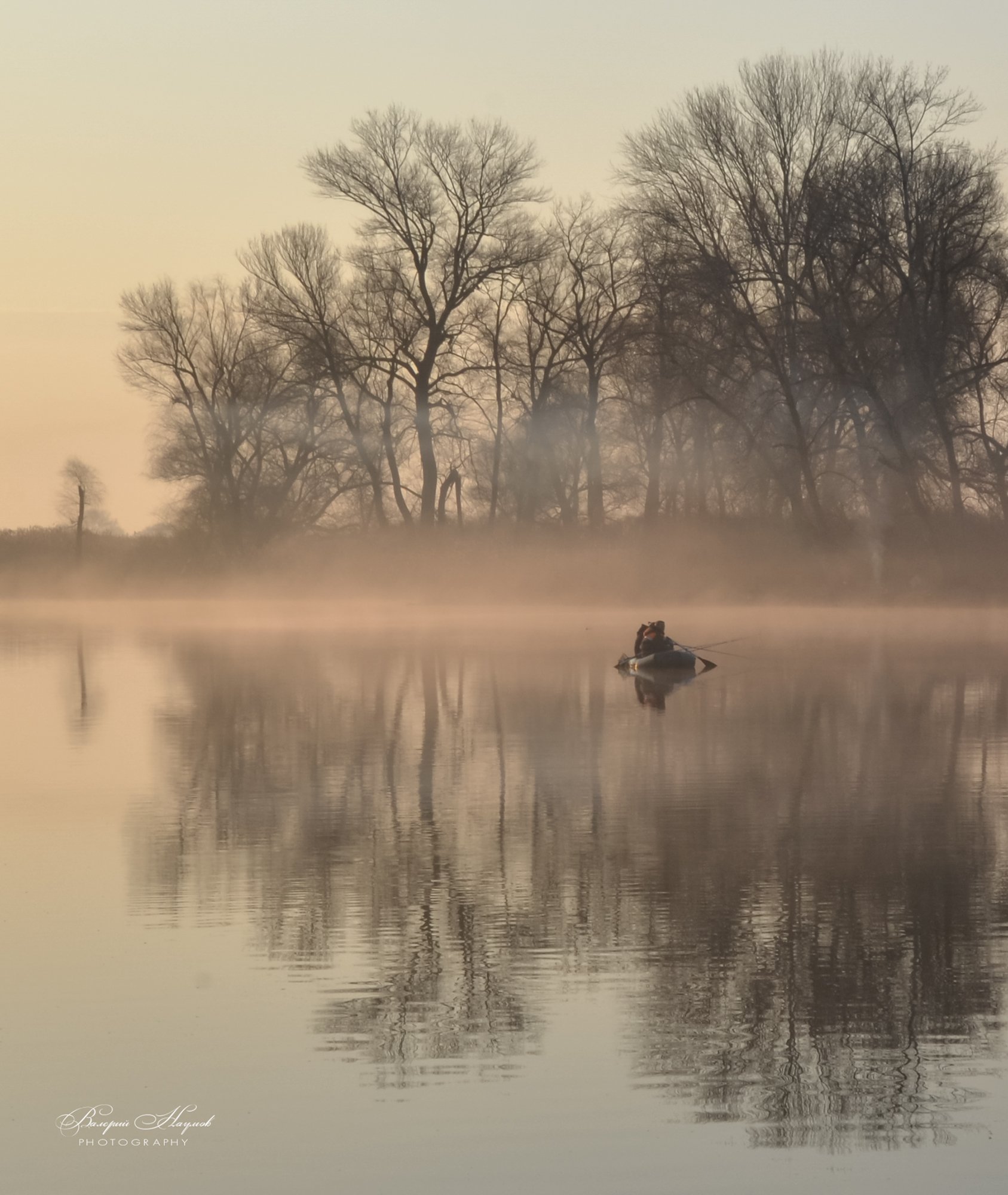 утро, восход, солнце, лучи, апрель, туман, рыбаки, Валерий Наумов