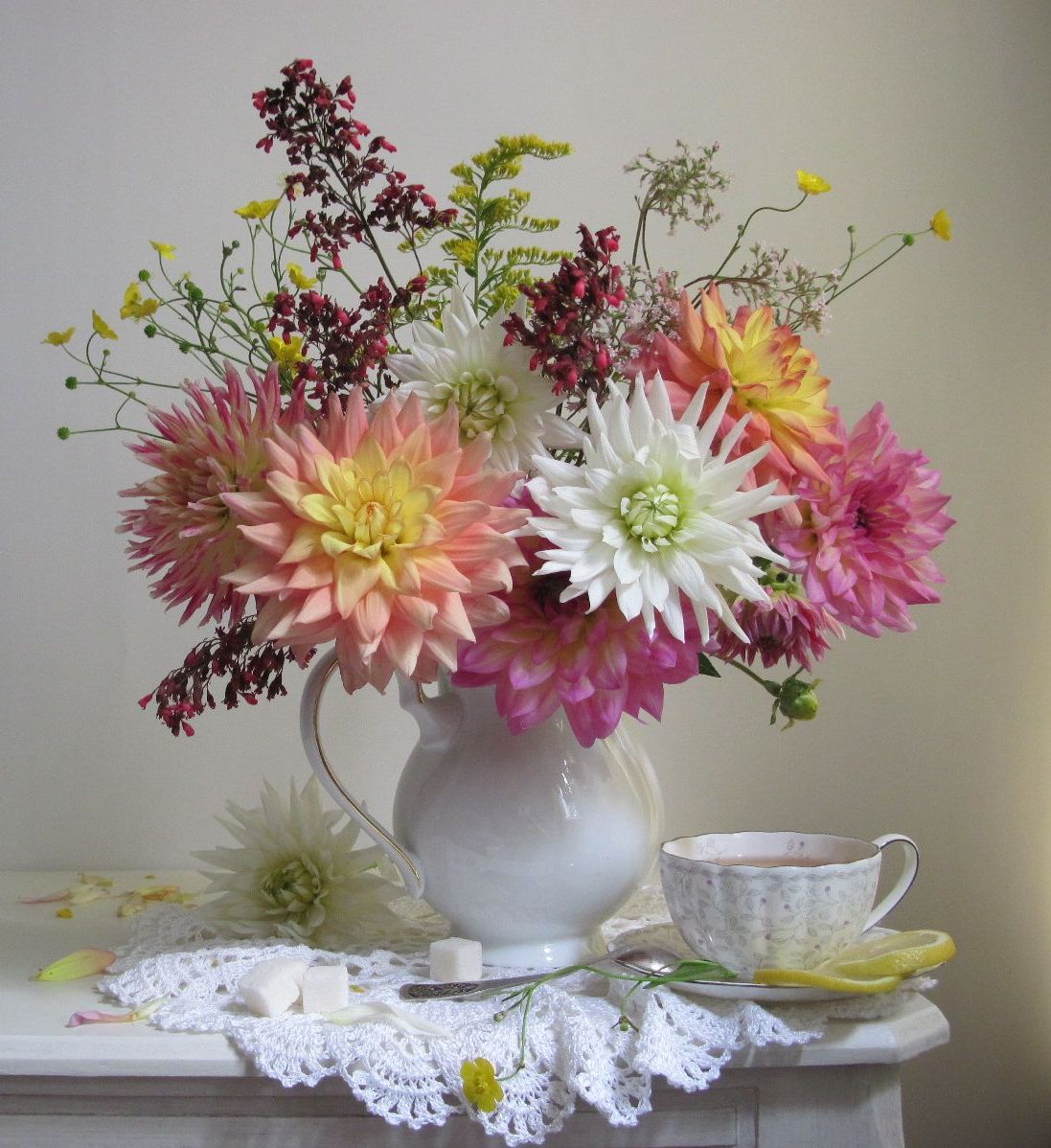 цветы, букет, георгины, лютики, кувшин, чайная пара, фарфор, Наталия Тихомирова