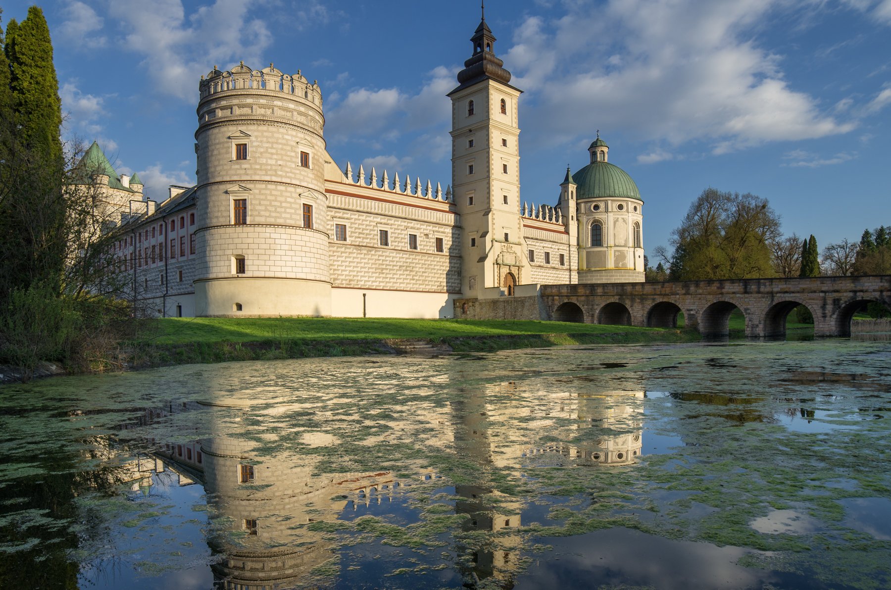 castle, krasiczyn, spring, bridge, lake, clouds, sky,  Mirosław Pruchnicki