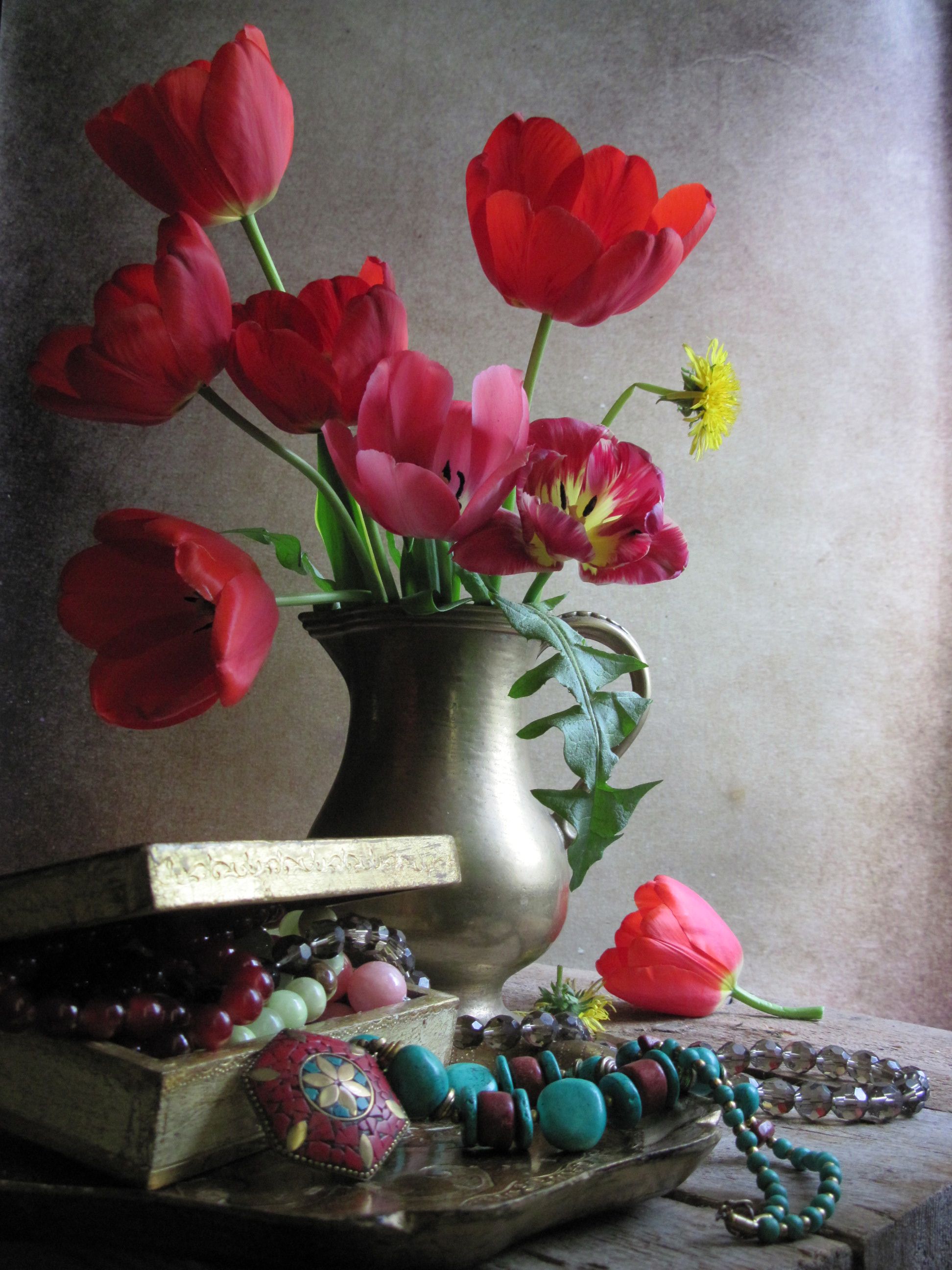 Цветы, букет, тюльпаны, одуванчики, бусы, цветные камни, шкатулка, кувшин, винтаж, Наталия Тихомирова