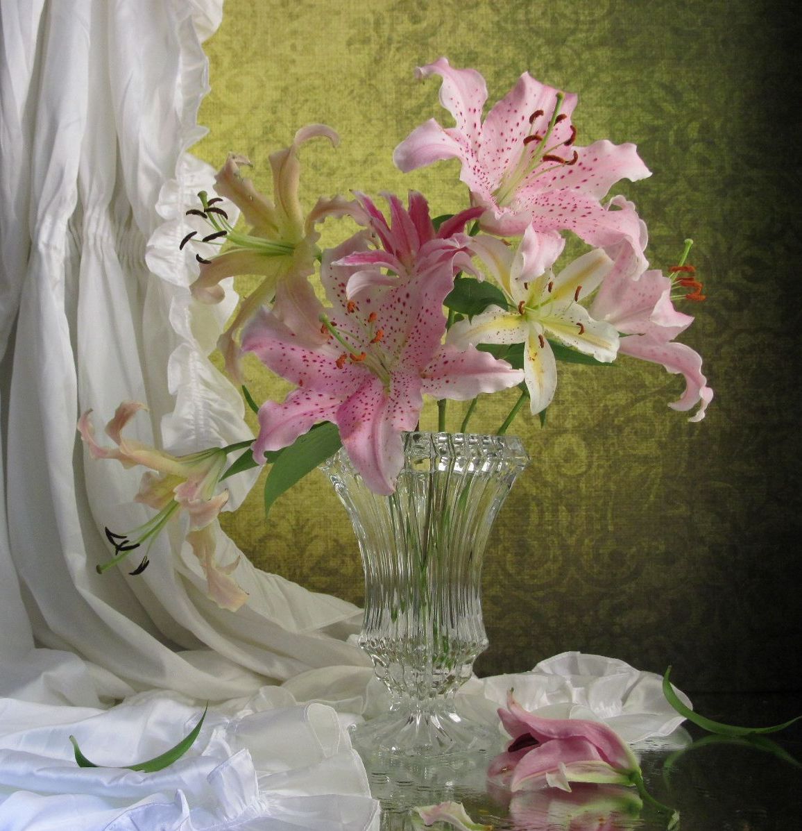 цветы, букет, лилии, ваза, хрусталь. штора , Наталия Тихомирова