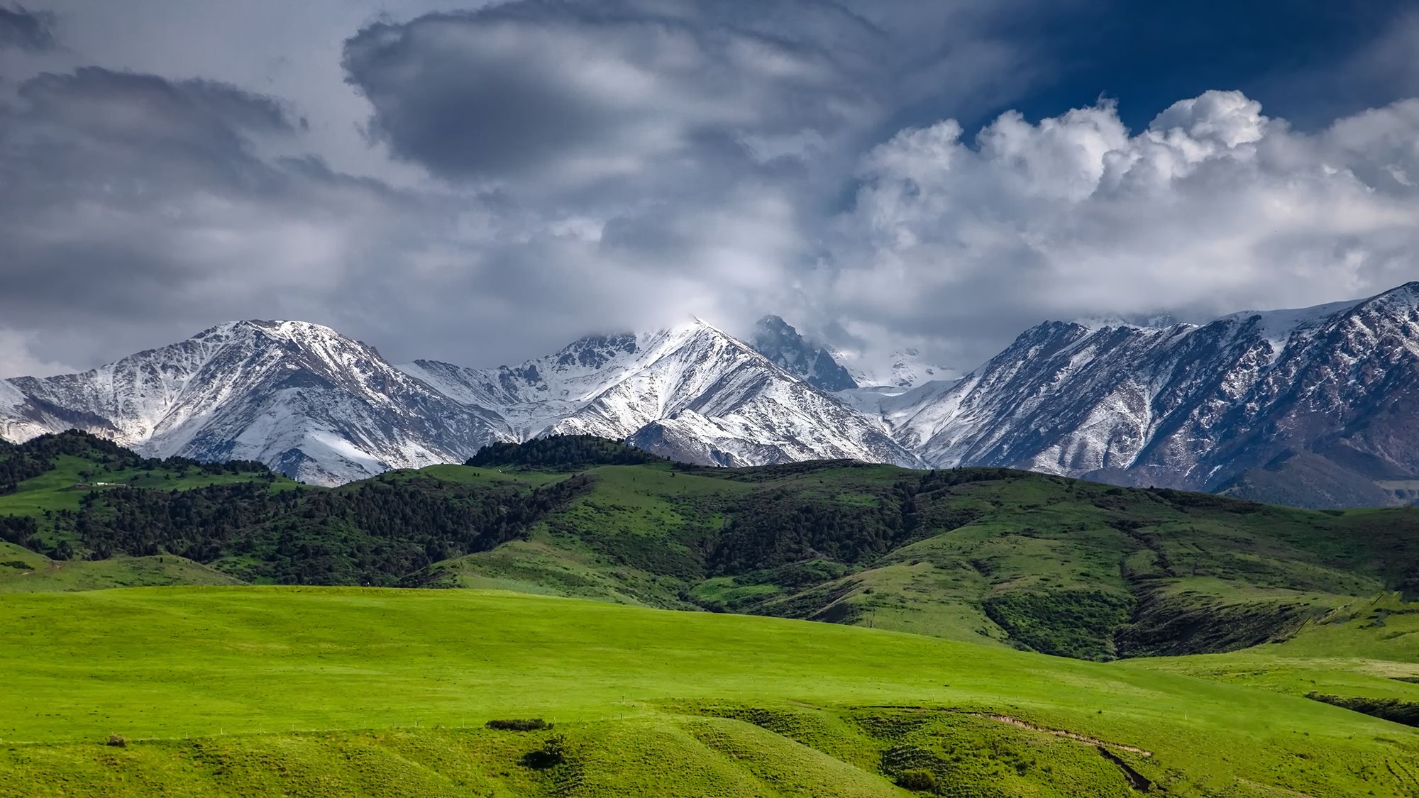 Горы Кыргызстана лето