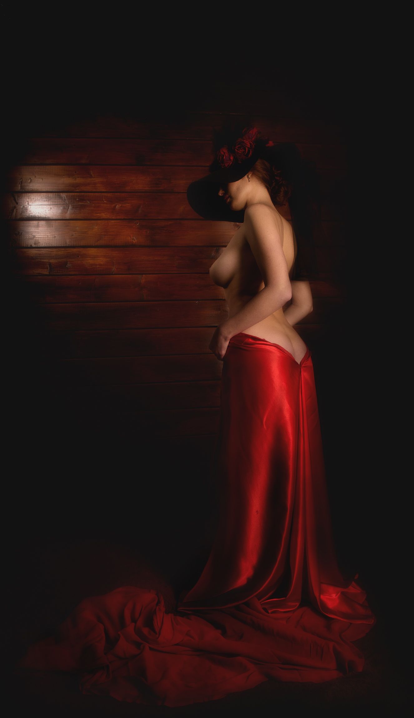 девушка портрет ню грудь красное платье шляпка, Андрей Володин