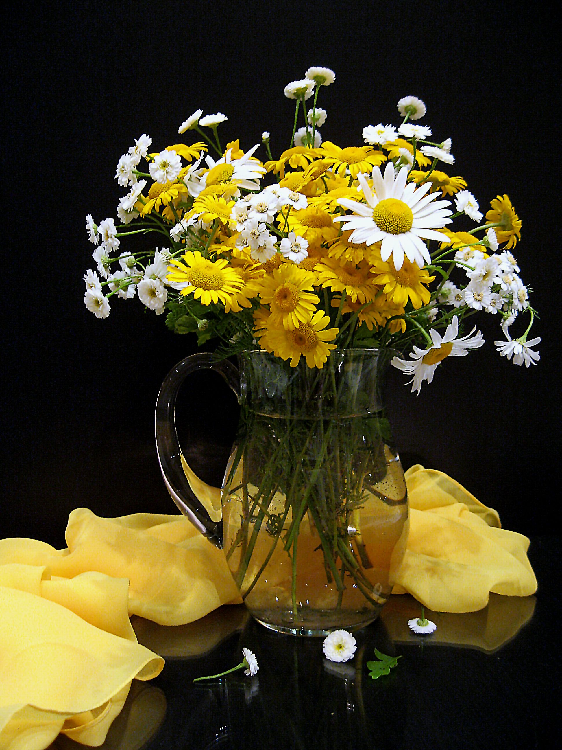 цветы, букет, ромашки, хризантемы, кувшин, стекло, шарф, Наталия Тихомирова