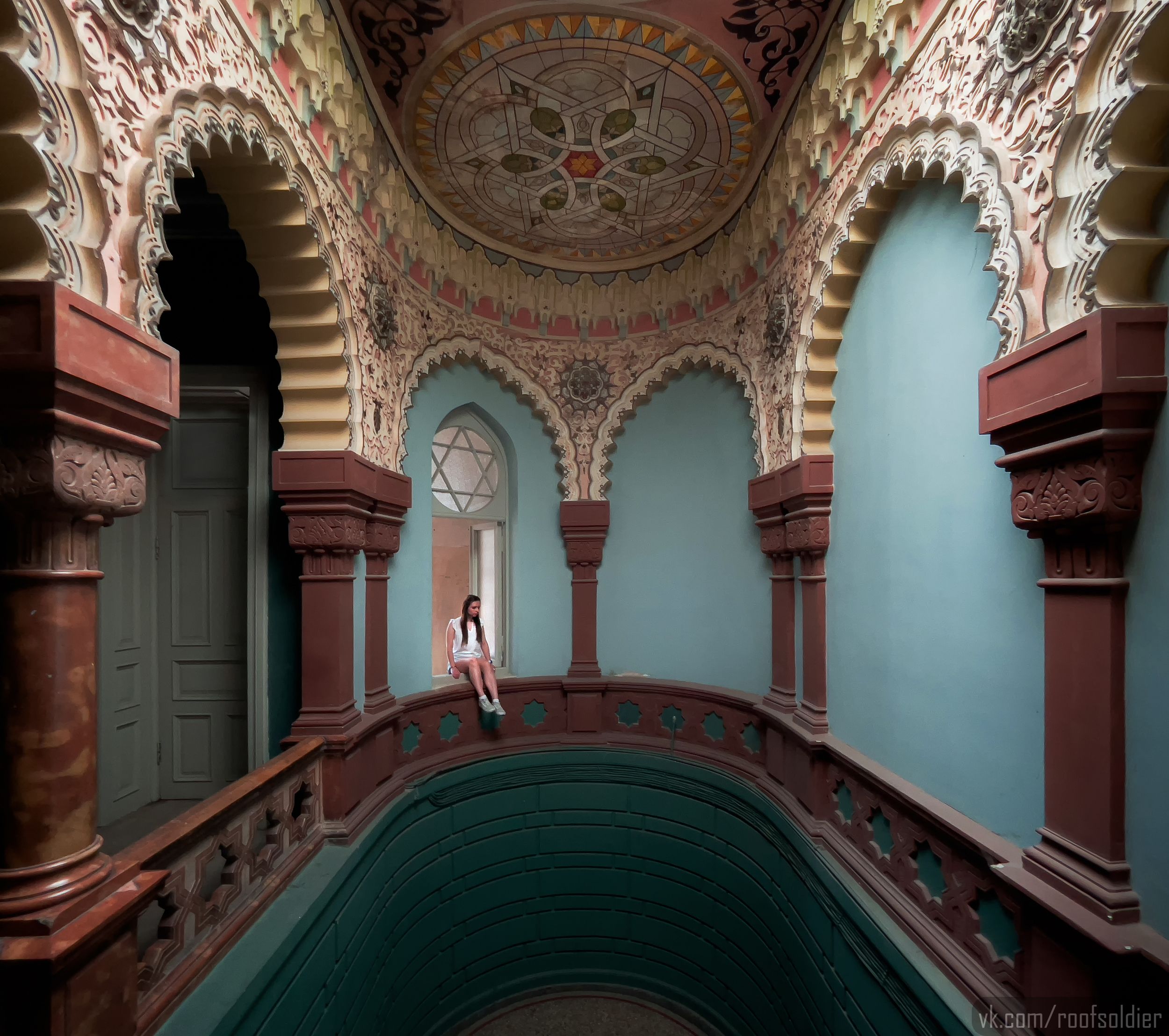 Georgia, Tbilisi, architecture, interior, stair, staircase, steps, old, girl, woman, portrait, Голубев Алексей