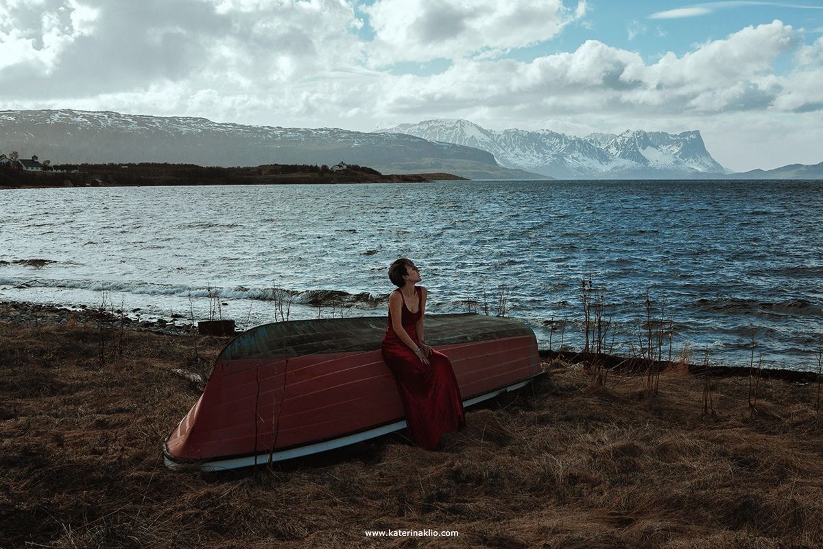 Loneliness, ocean, mountains, norway, boat, red, woman, model, feel, feeling, air, Scandinavia, northern, north, Катерина Клио