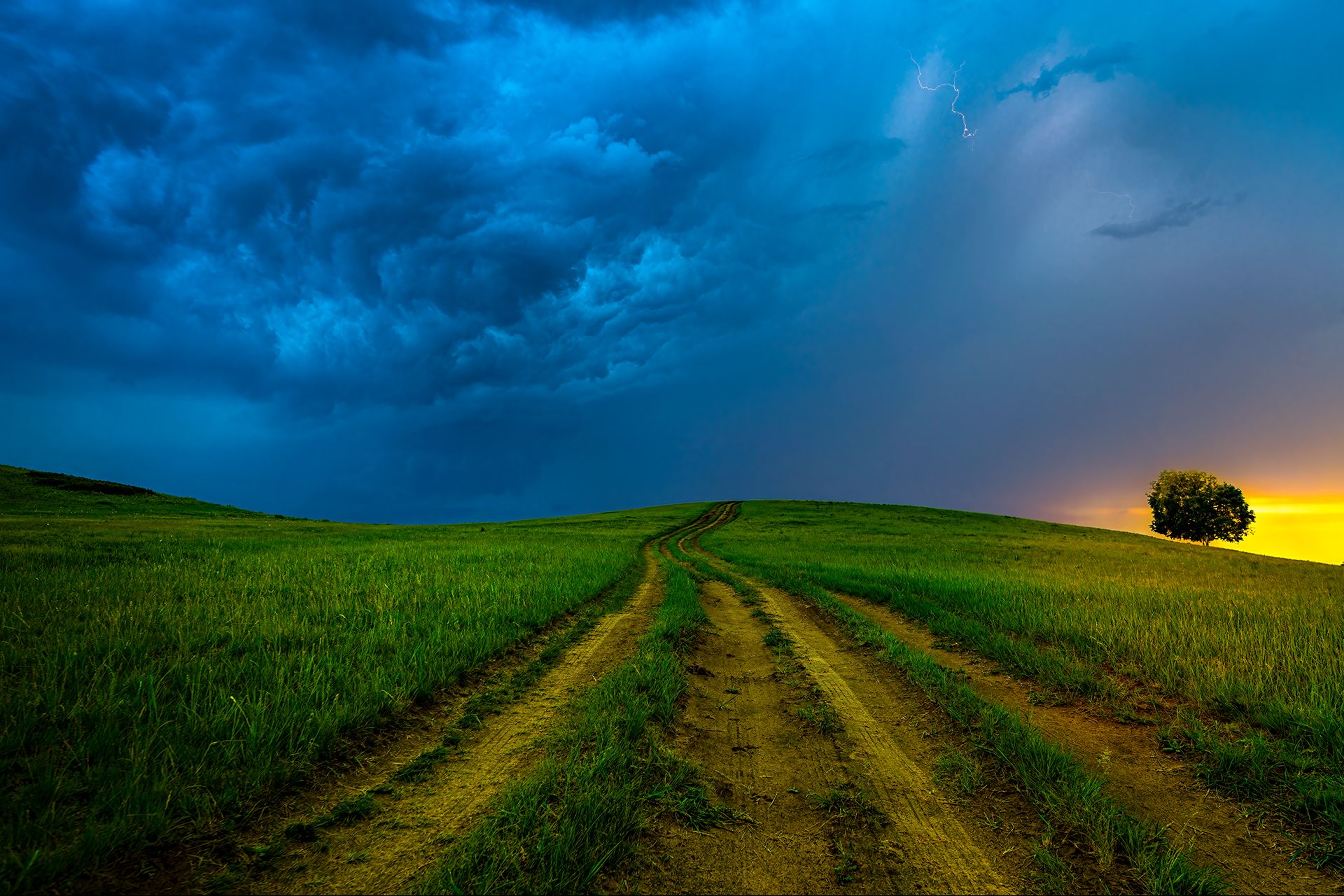 prairie dark clouds lightning sunset road, 都 文明