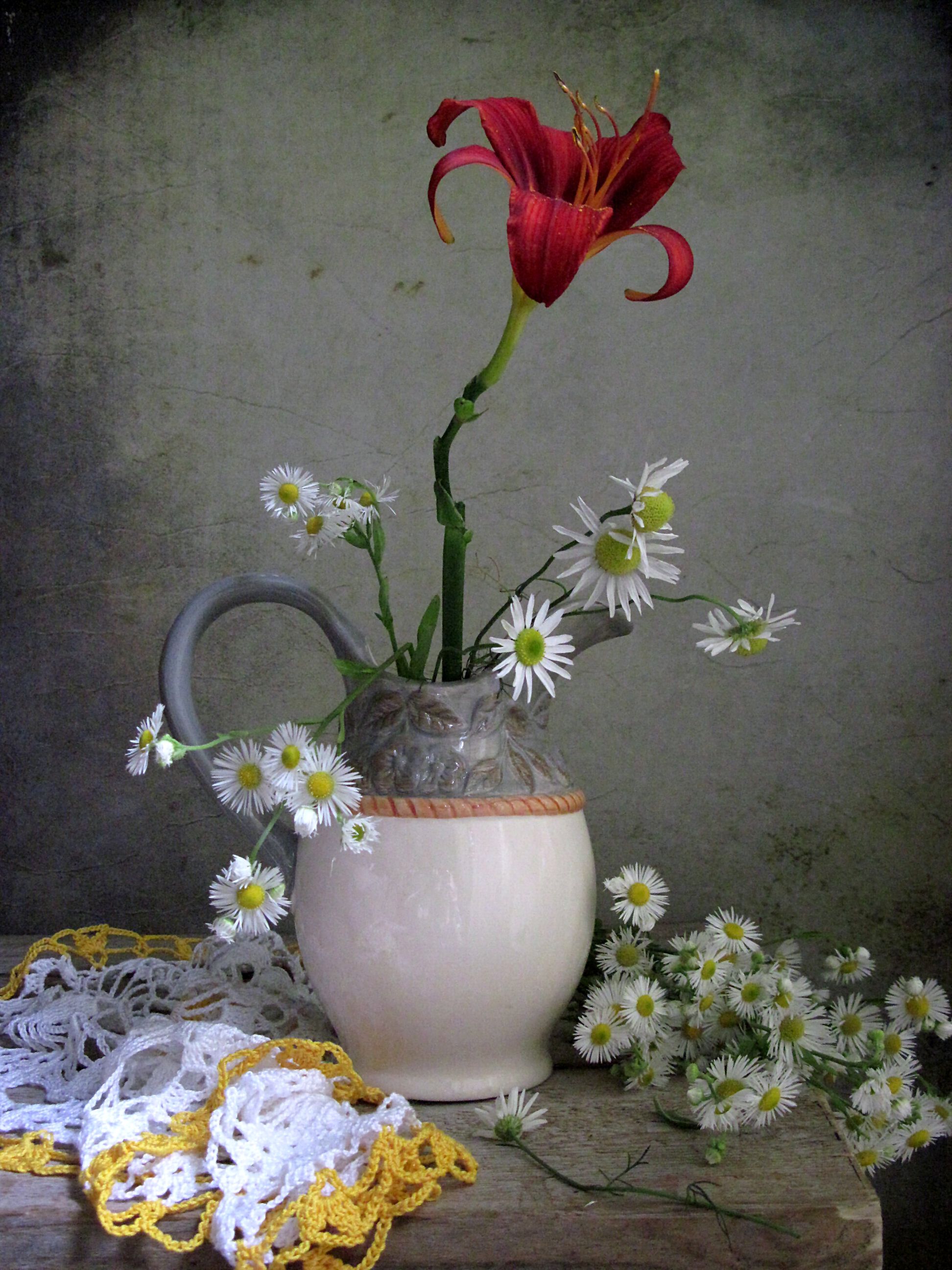 цветы, букет, ромашки, лилейник, кувшин, керамика, салфетка, Наталия Тихомирова
