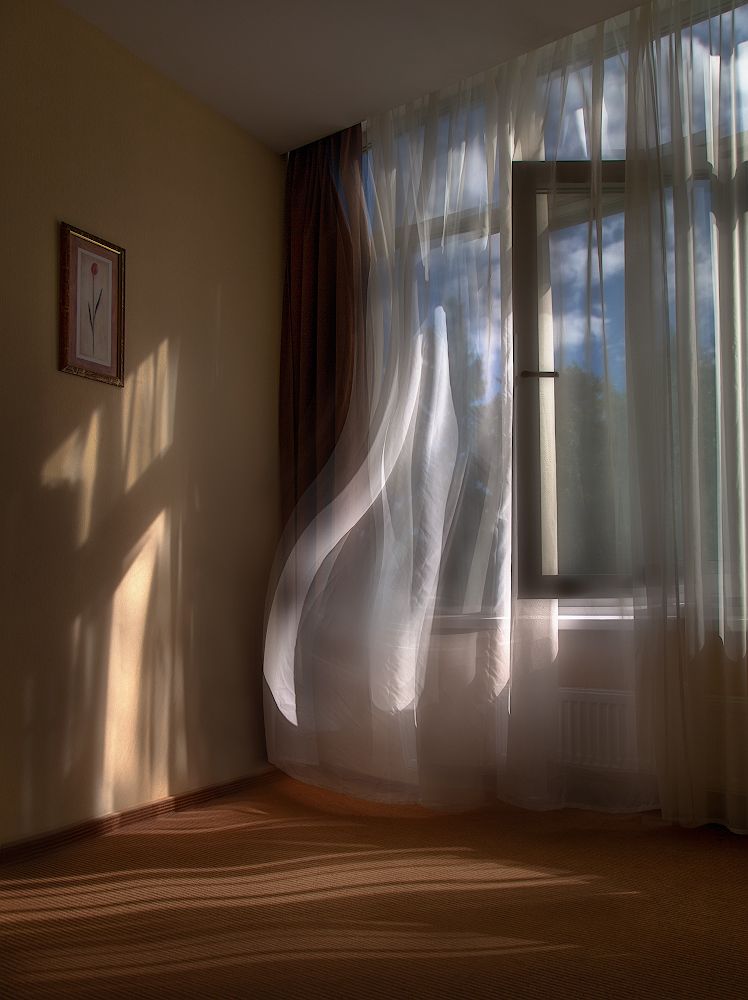 комната, окно, занавеска, ветер, свет, тени, Ирина Заколдаева