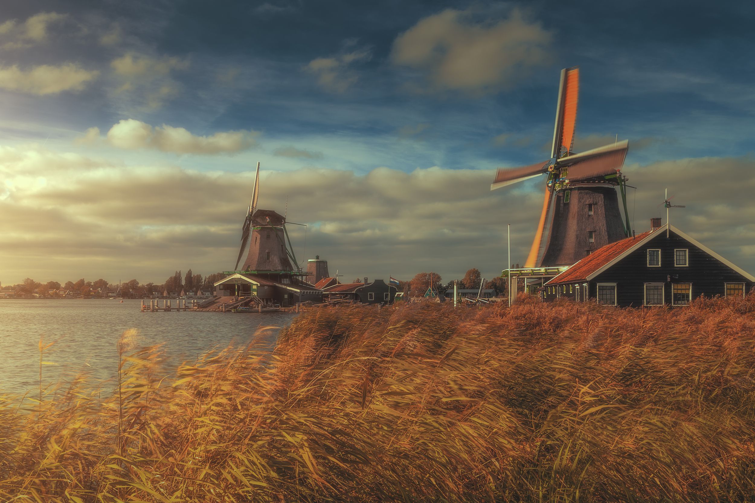 Мельница корабли. Ветряные мельницы в Голландии. Ветряные мельницы в Голландии в поле. Нидерланды Речная мельница.