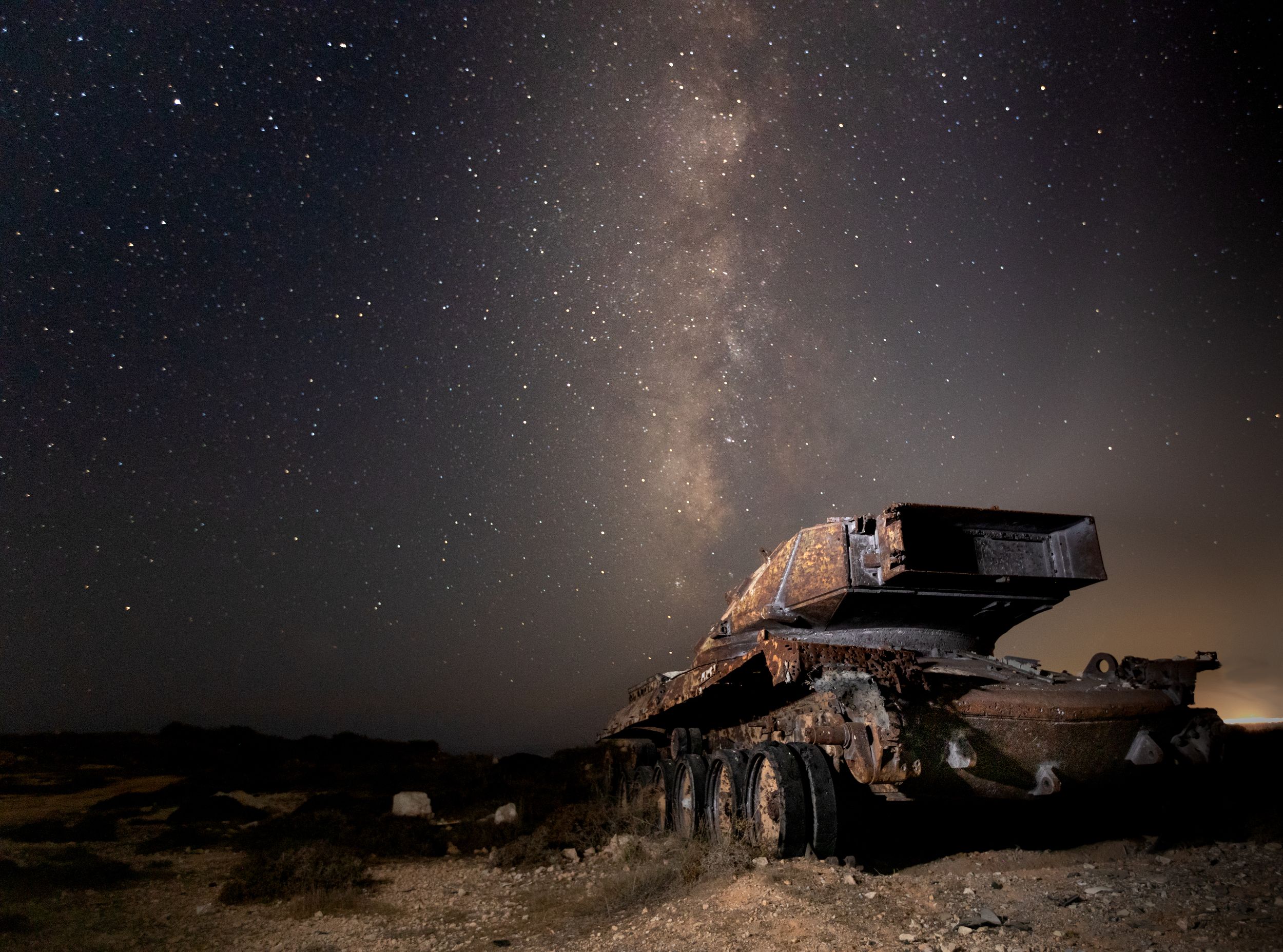 landscape, night landscape, battlefield, stars, night sky, tanks, abandoned tank, milky way, Roman Bevzenko