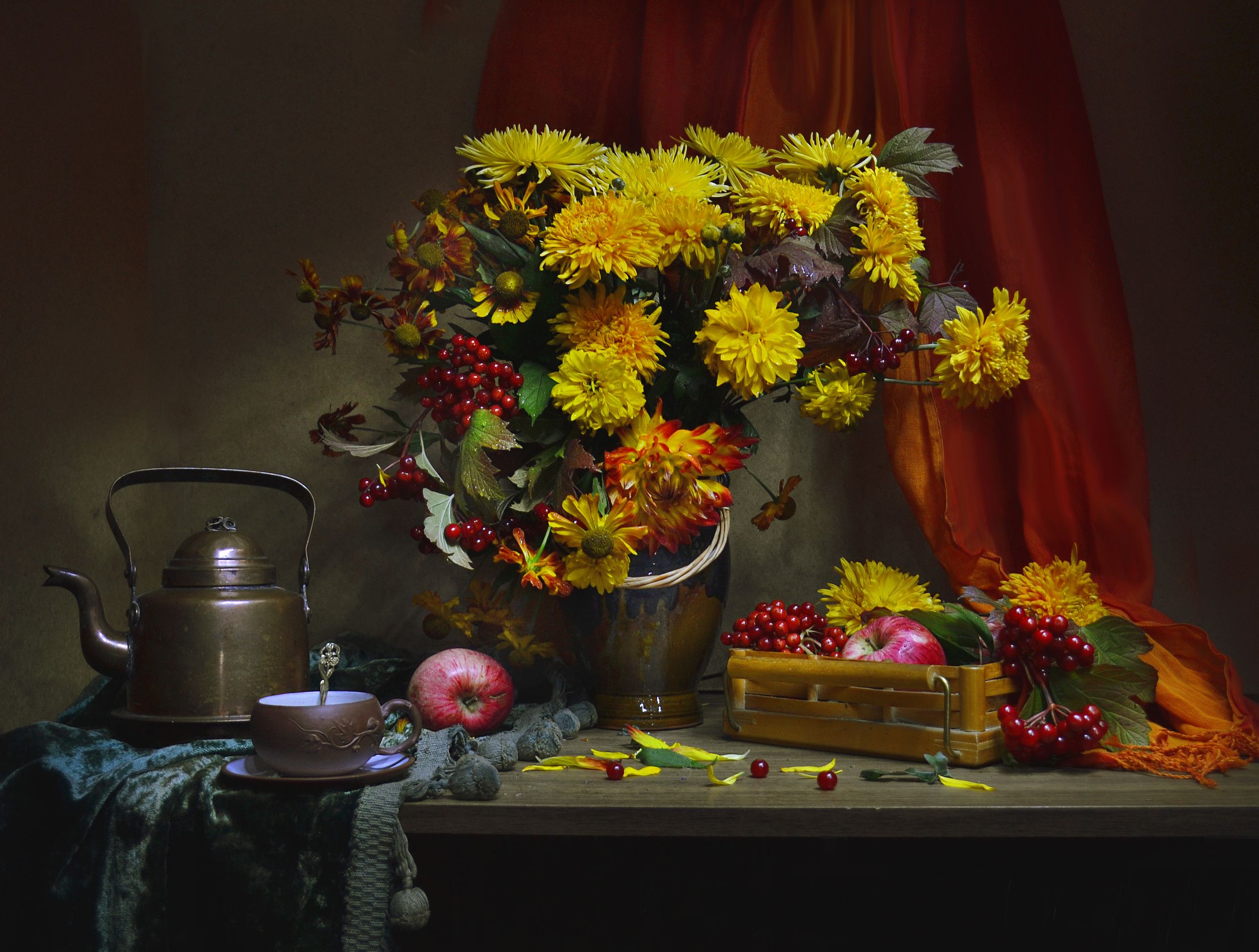still life, натюрморт, золотые шары, цветы, фото натюрморт,калина, георгины, яблоки, август, лето, Колова Валентина