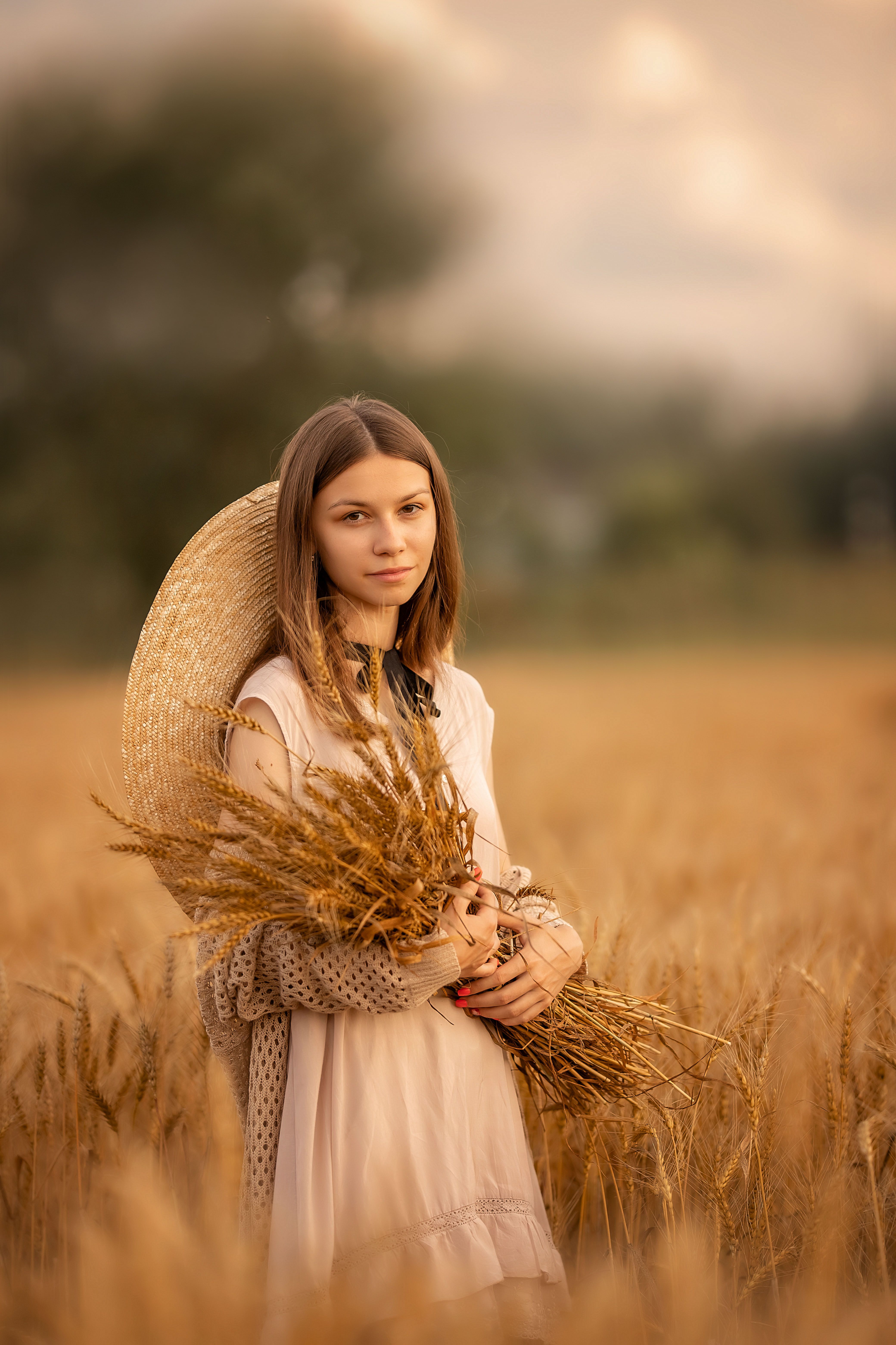 девушка, лето, поле, девушка в шляпе, юность, портрет, Елена Чернигина