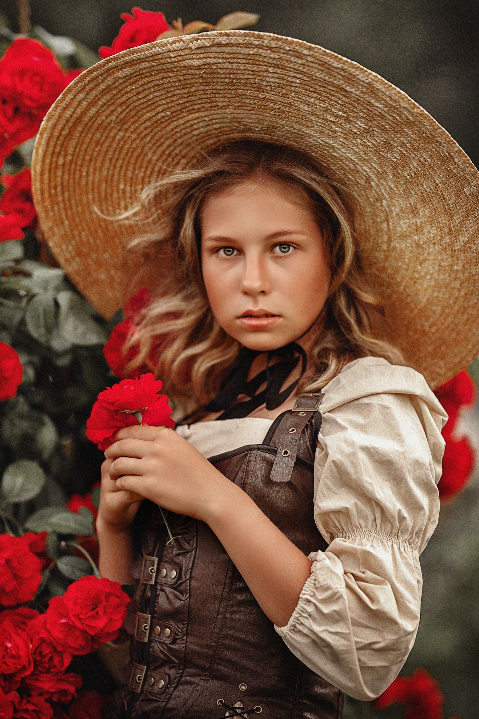 девушка, лето, поле, девушка в шляпе, юность, портрет, розы, Елена Чернигина