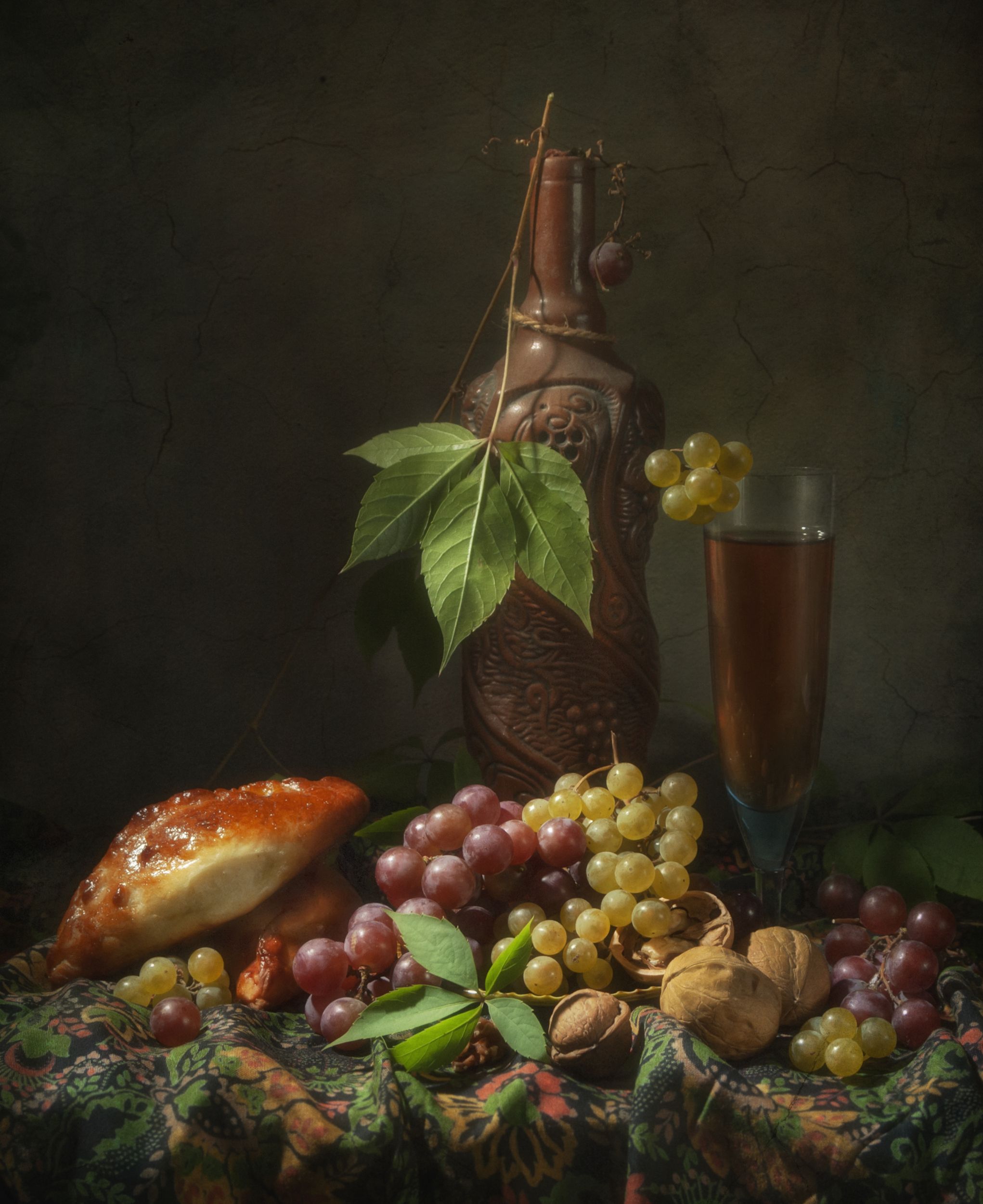 виноград,бокал,сок,булочки,выпечка,листья,вкус,еда,трапеза,бутыль,грецкие орехи, Владимир Володин
