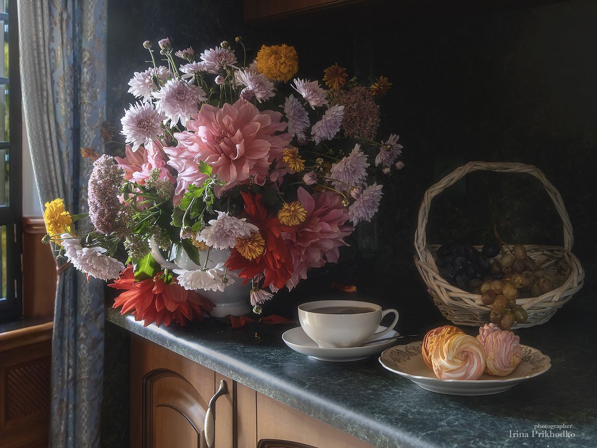натюрморт, осень, осенние цветы, букет, интерьер кухни, чай, Ирина Приходько