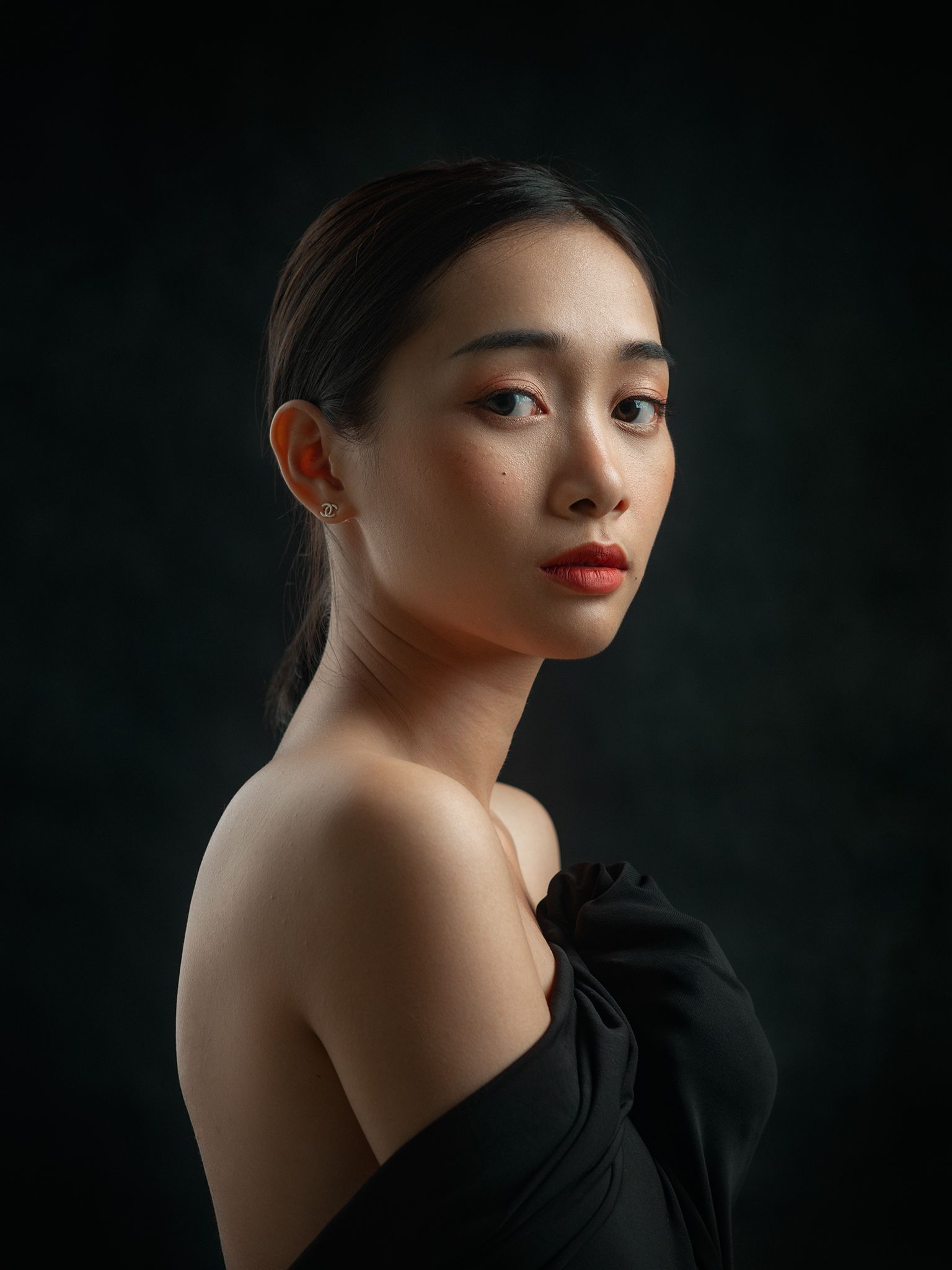 portrait, woman, female, beauty, face, lady, vietnamese, vietnam, asian, girl, studio, low-key, light, Hoang Viet Nguyen