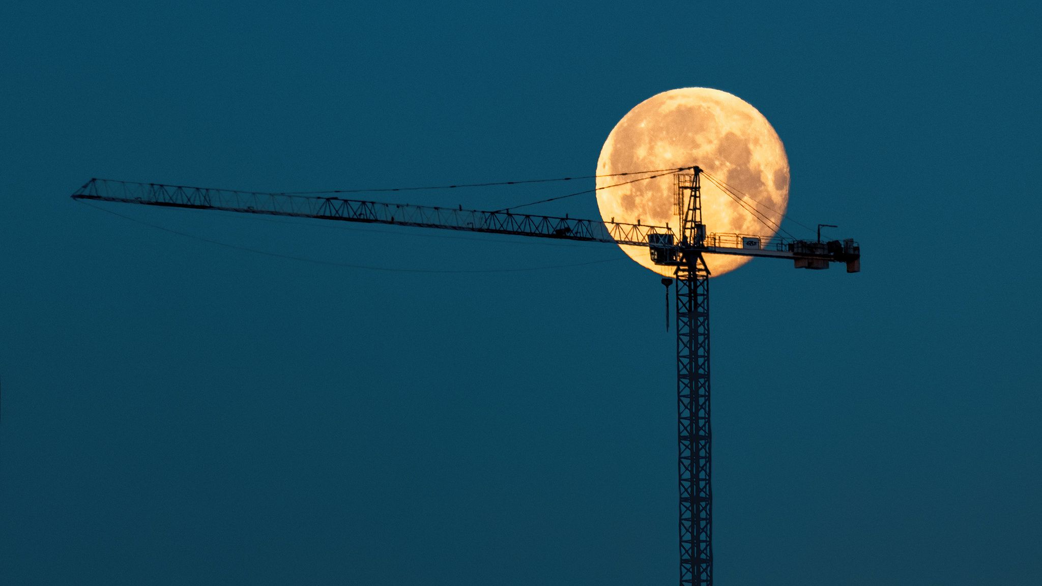 Horizontal,No People,Photography,Crane - Construction Machinery,Outdoors,Sky,Construction Industry,Construction Site,Blue,Tall - High,Construction Machinery,Industry,full moon,moon,night,nightscape,kyiv,ukraine,fujifilm x-t3,nightphotography,dusk,moon ris, Юрий Никитюк