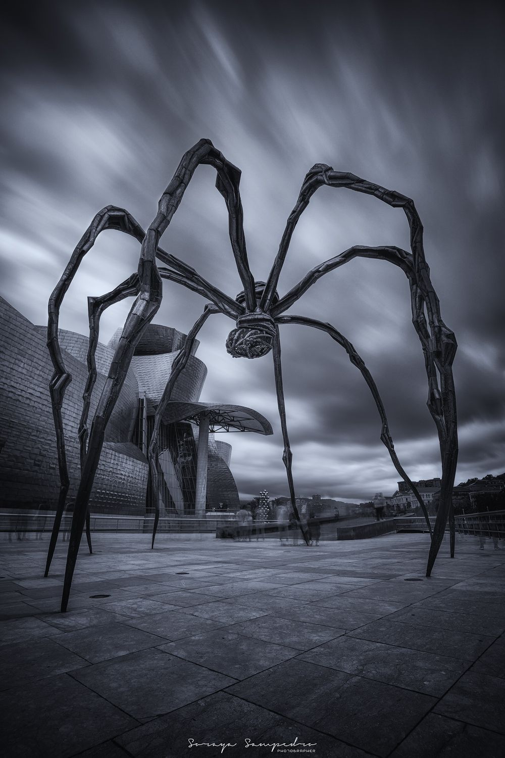 #sculpture #bw #arquitecture #darkmood #spider, SORAYA SAMPEDRO