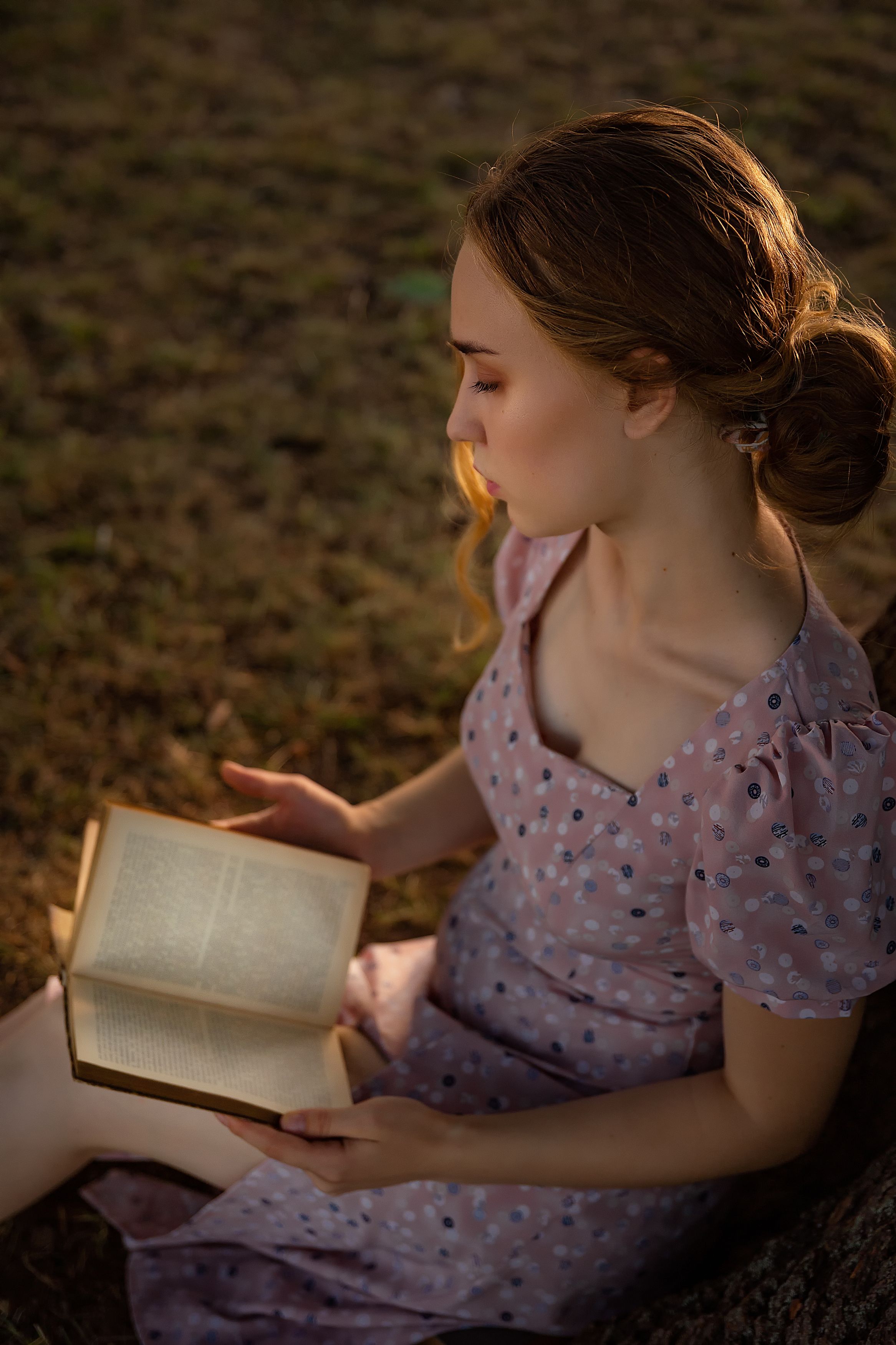 Девушка с книгой, Регина Гущина