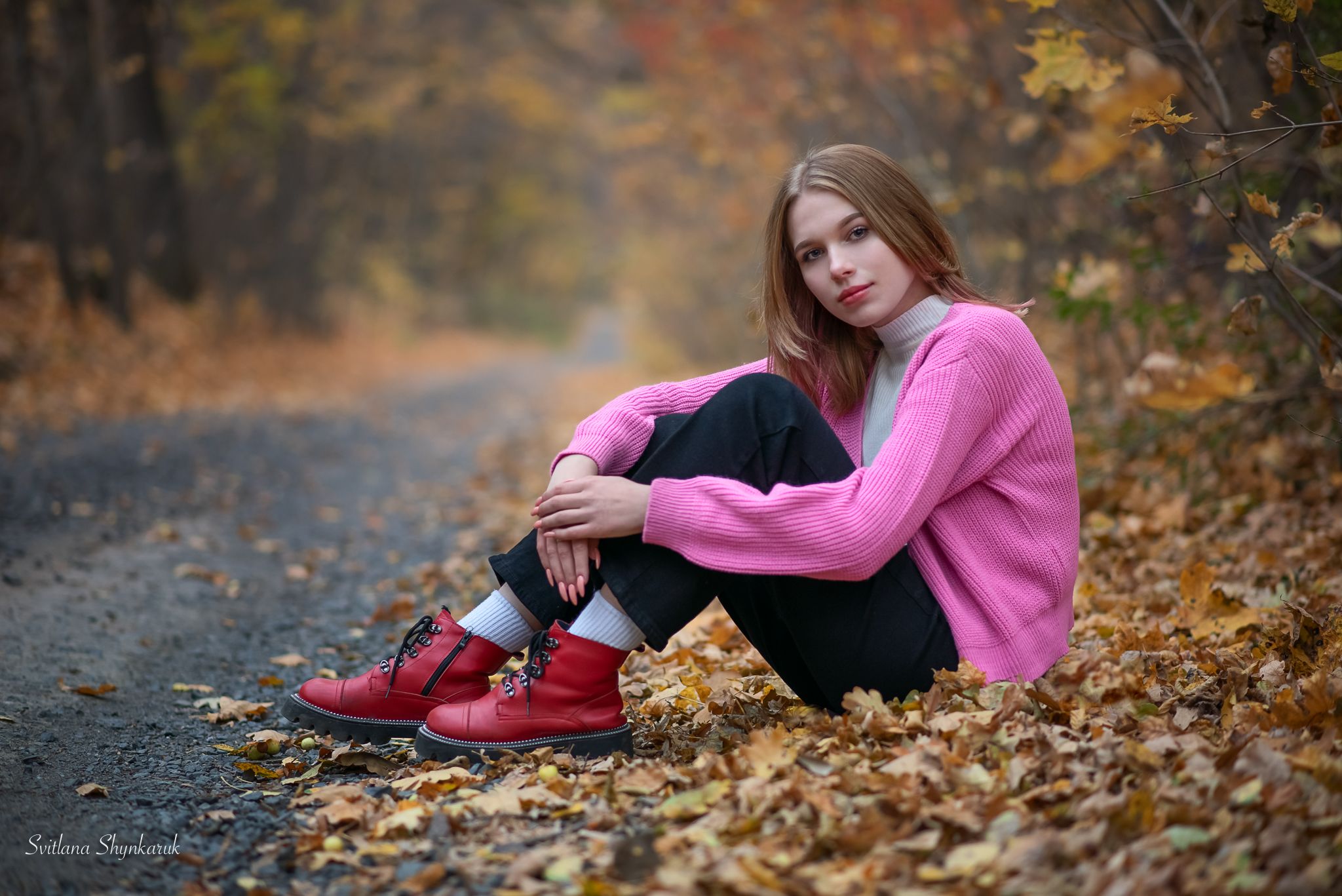 beauty, autumn, portrait, sitting, leaves, forest, Светлана Шинкарук