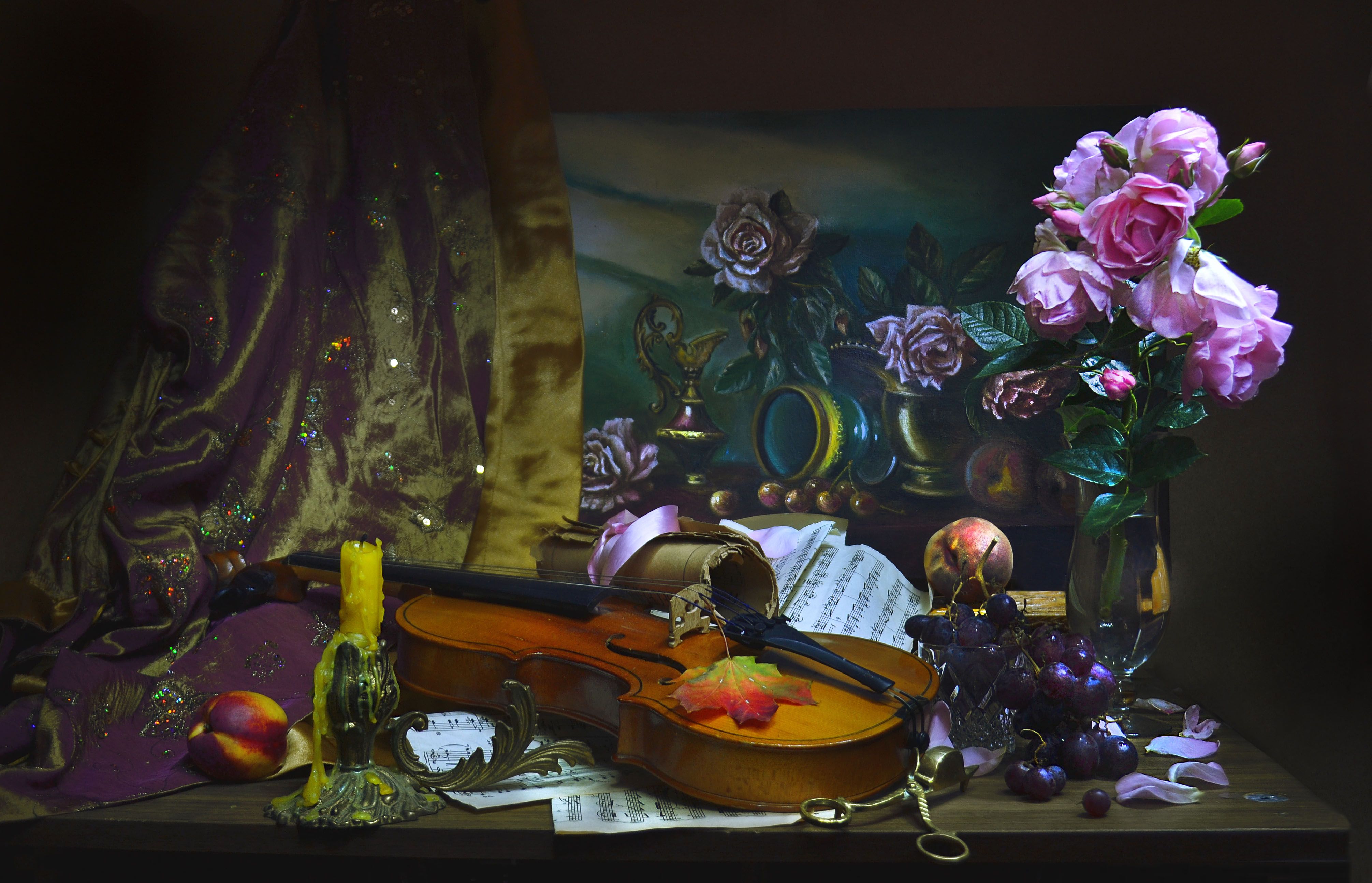 still life, натюрморт, цветы, фото натюрморт,  осень, октябрь, настроение,скрипка, розы, ноты, свеча, подсвечник, картина, кленовые листья, Колова Валентина
