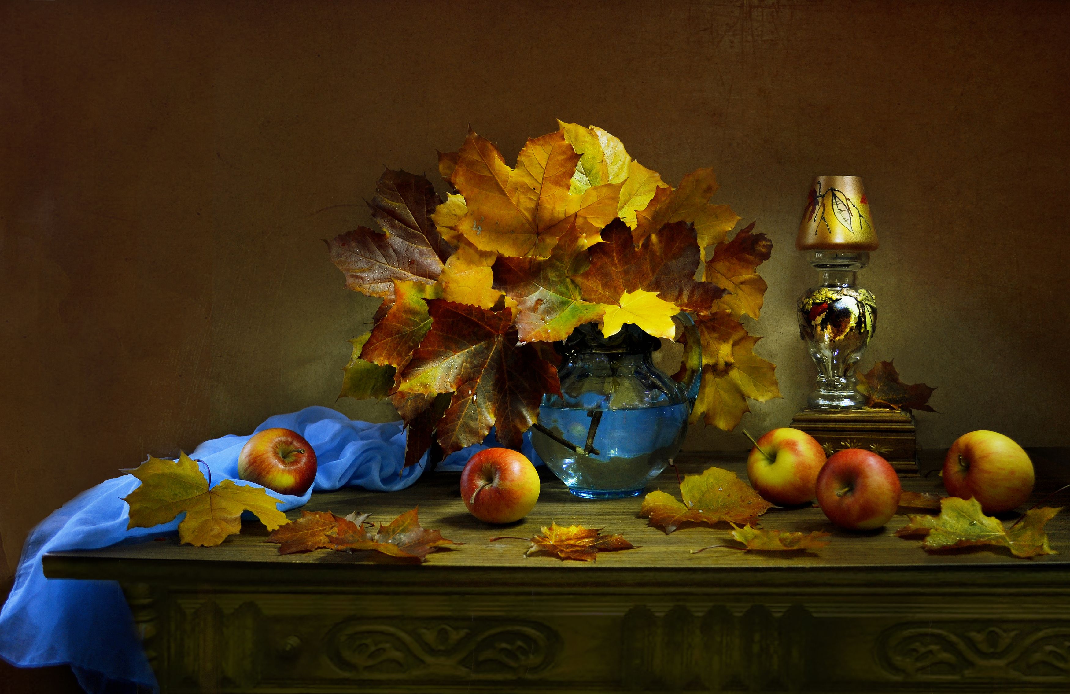 still life, натюрморт, цветы, фото натюрморт,  осень, октябрь, кленовые листья, подсвечник, яблоки, Колова Валентина