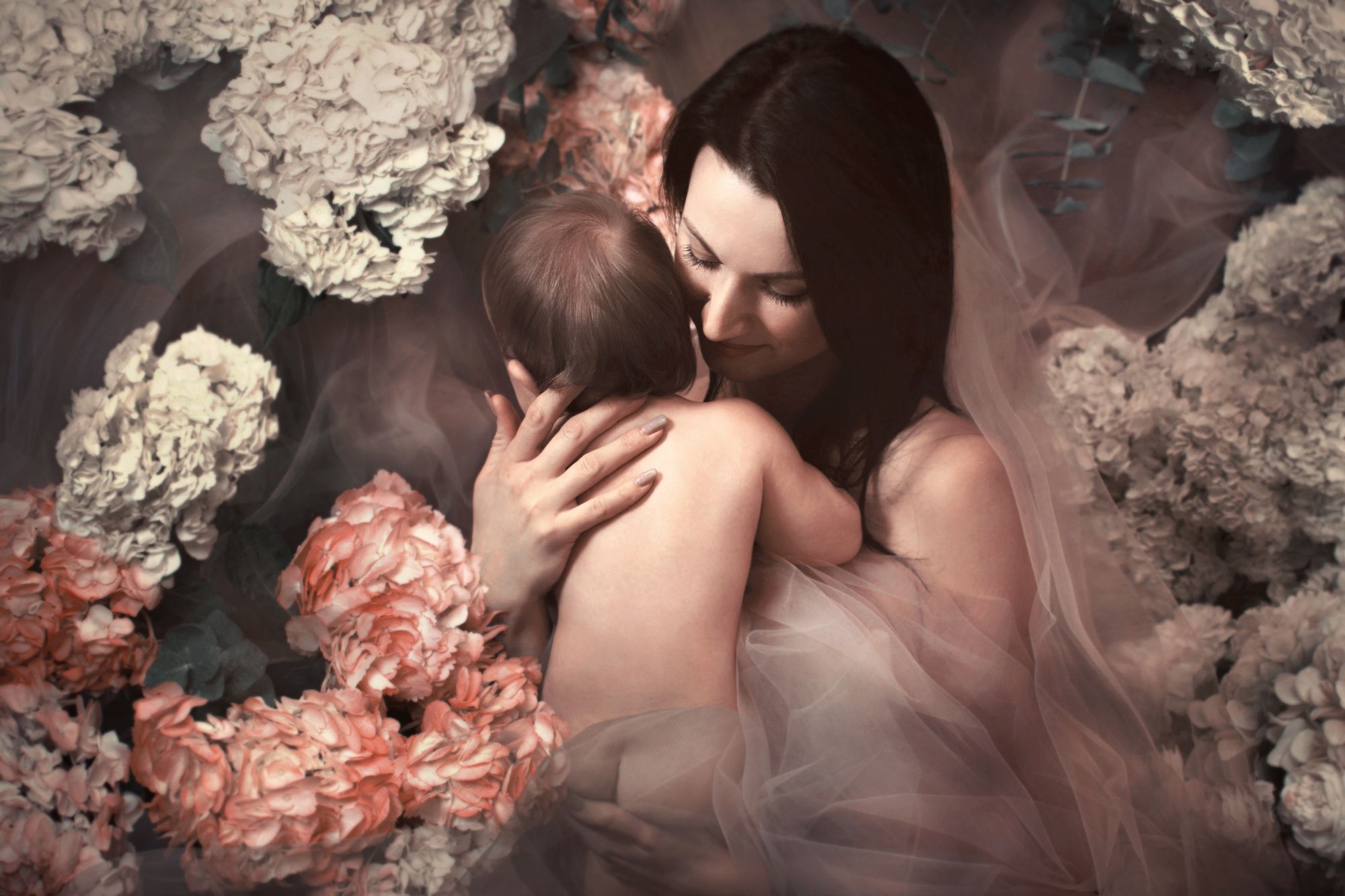 ребёнок на руках матери, Евгений Рослов