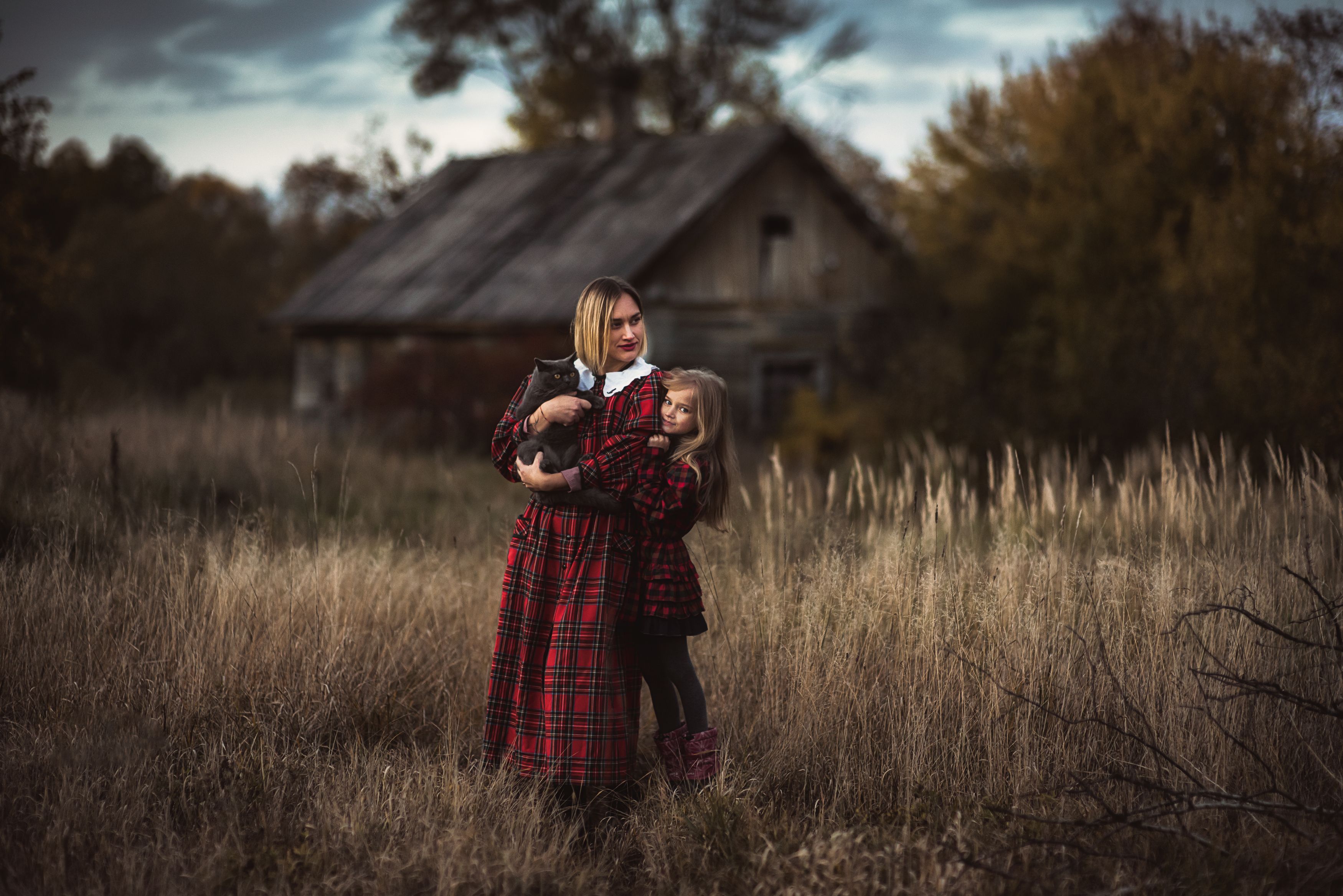genre,portrait,mother,daughter.autumn,cat,village, Olegs Bucis