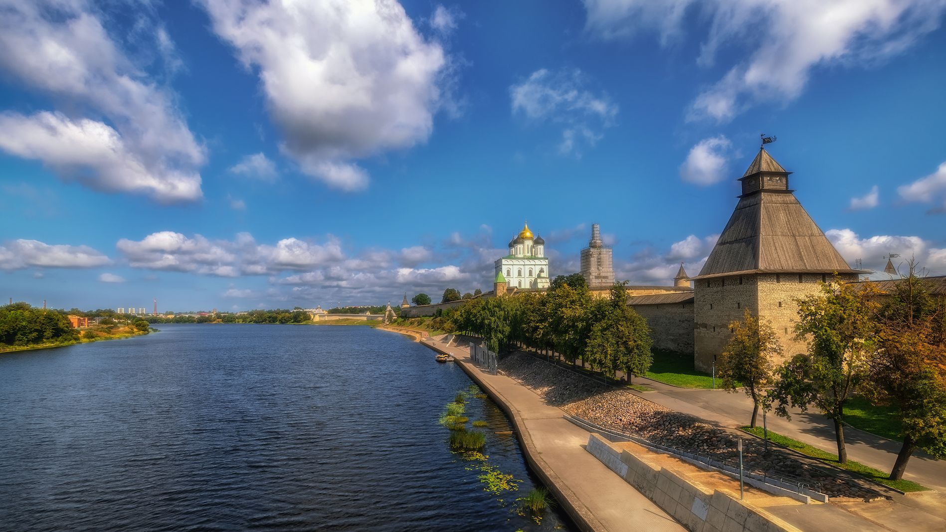 псков река великая лето кремль небо облака, Константин Скороходов