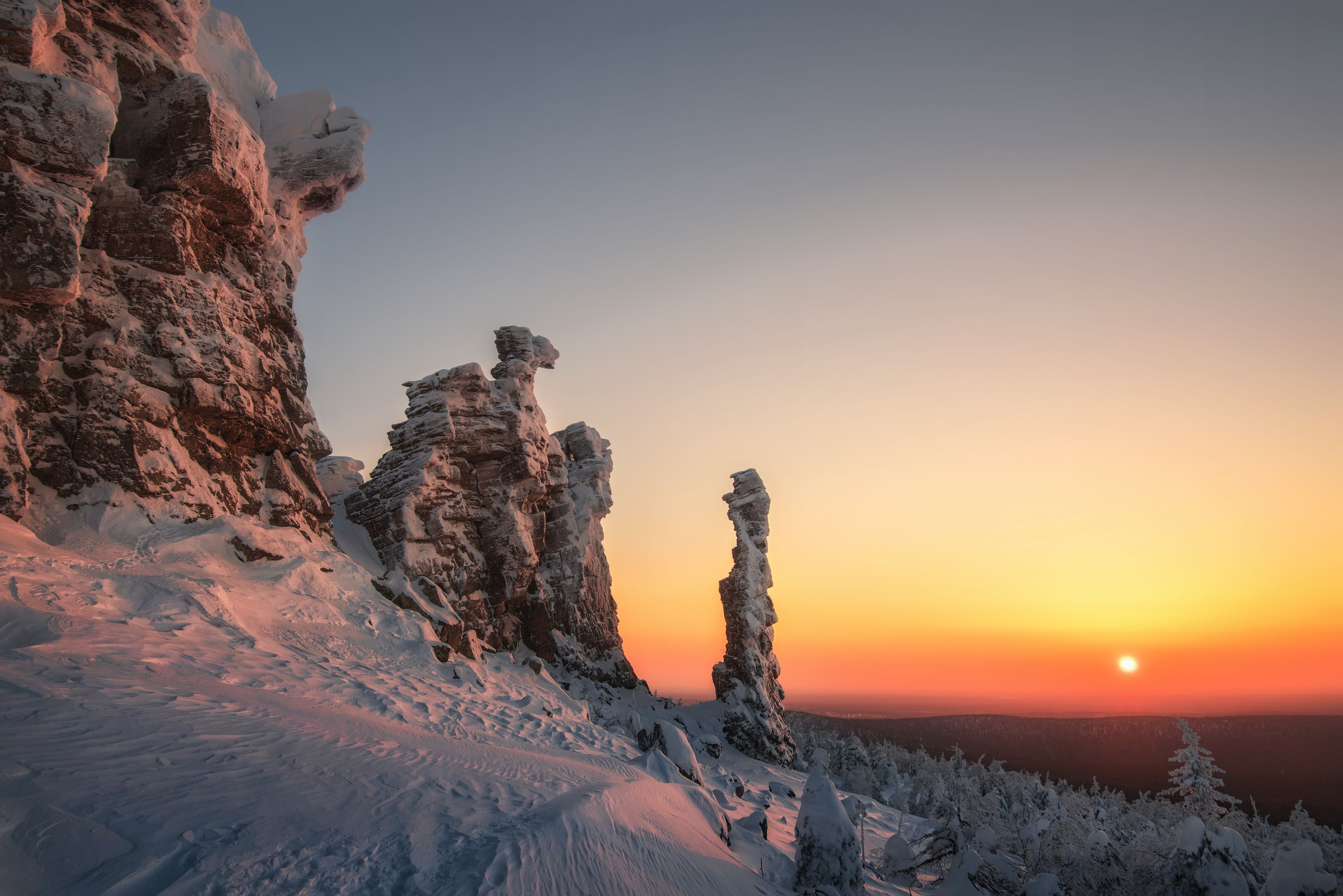 помяненный камень, колчимский камень, зимний пейзаж, закат, северный урал, Елена Соколова