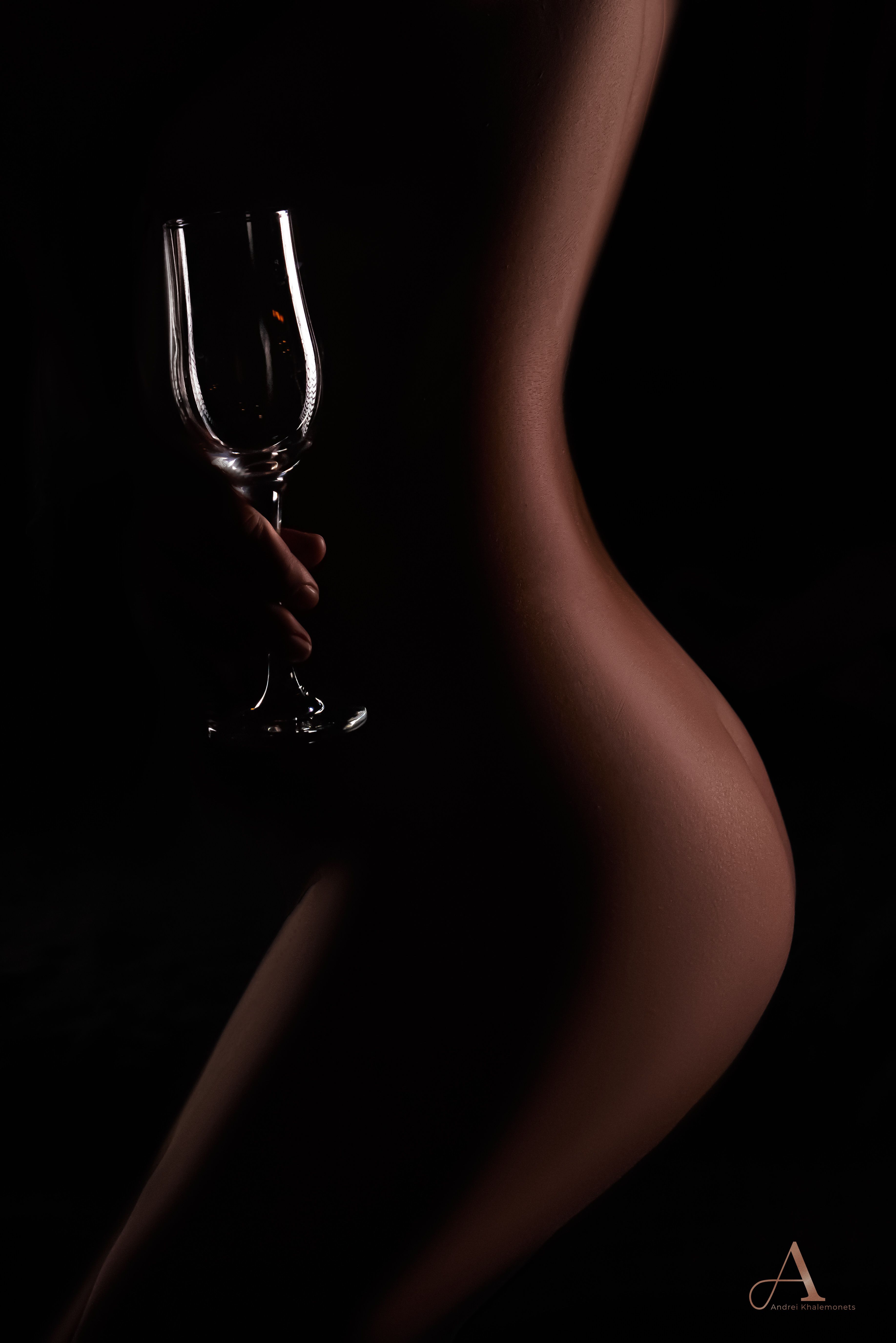 nude female silhouette with a glass in hand, shot in low key, Андрей Халемонец