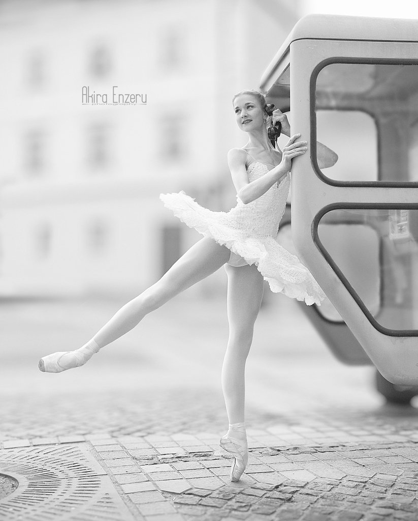 Ballerina, Ballet, Black & white, City, Phone, Enzeru Akira