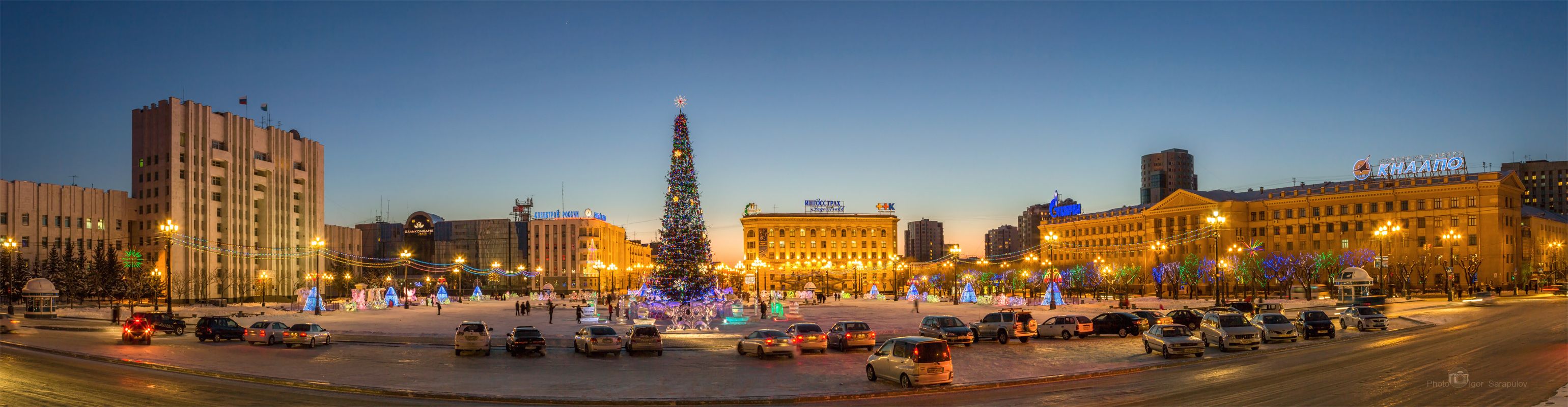 хабаровск, новогодний городок, зимний городок, новогодняя площадь, новогодняя ёлка, уличное освещение, новый год, мороз, хабаровский край, ледяные фигуры, зимний вечер, иллюминация, новогодняя история, городской пейзаж, Игорь Сарапулов