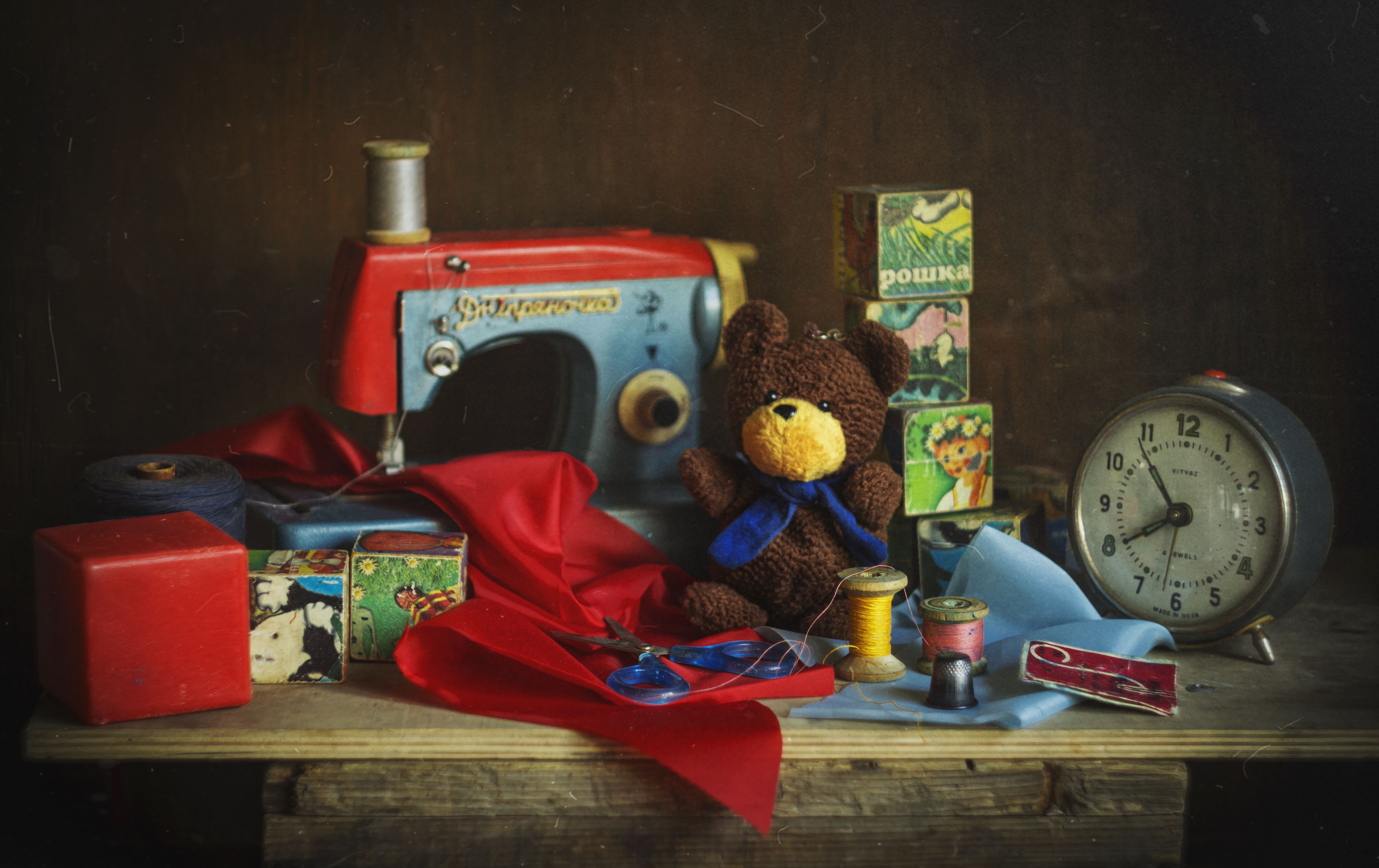 игрушка, ретро, швейная машинка, детские игрушки, ностальгия, натюрморт, кубики, Лионелла Зимина