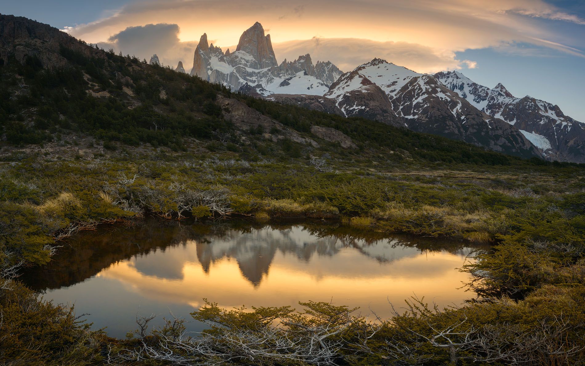 argentina, patagonia, fitzroy massif reflecting in a little tarn, sunset, Майк Рейфман