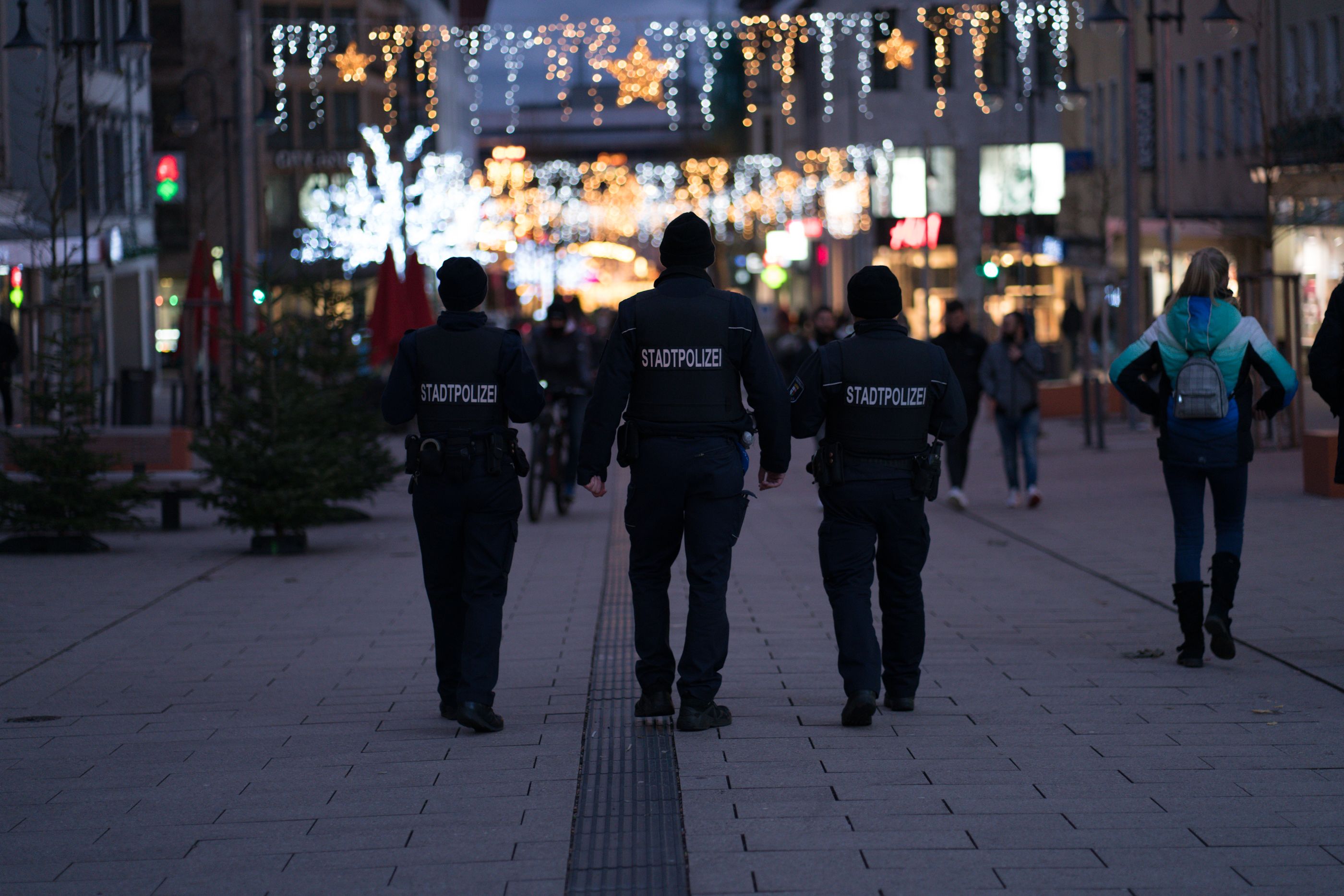 three, heroes, streets, evening, city, Christmas, Анжелика Костин