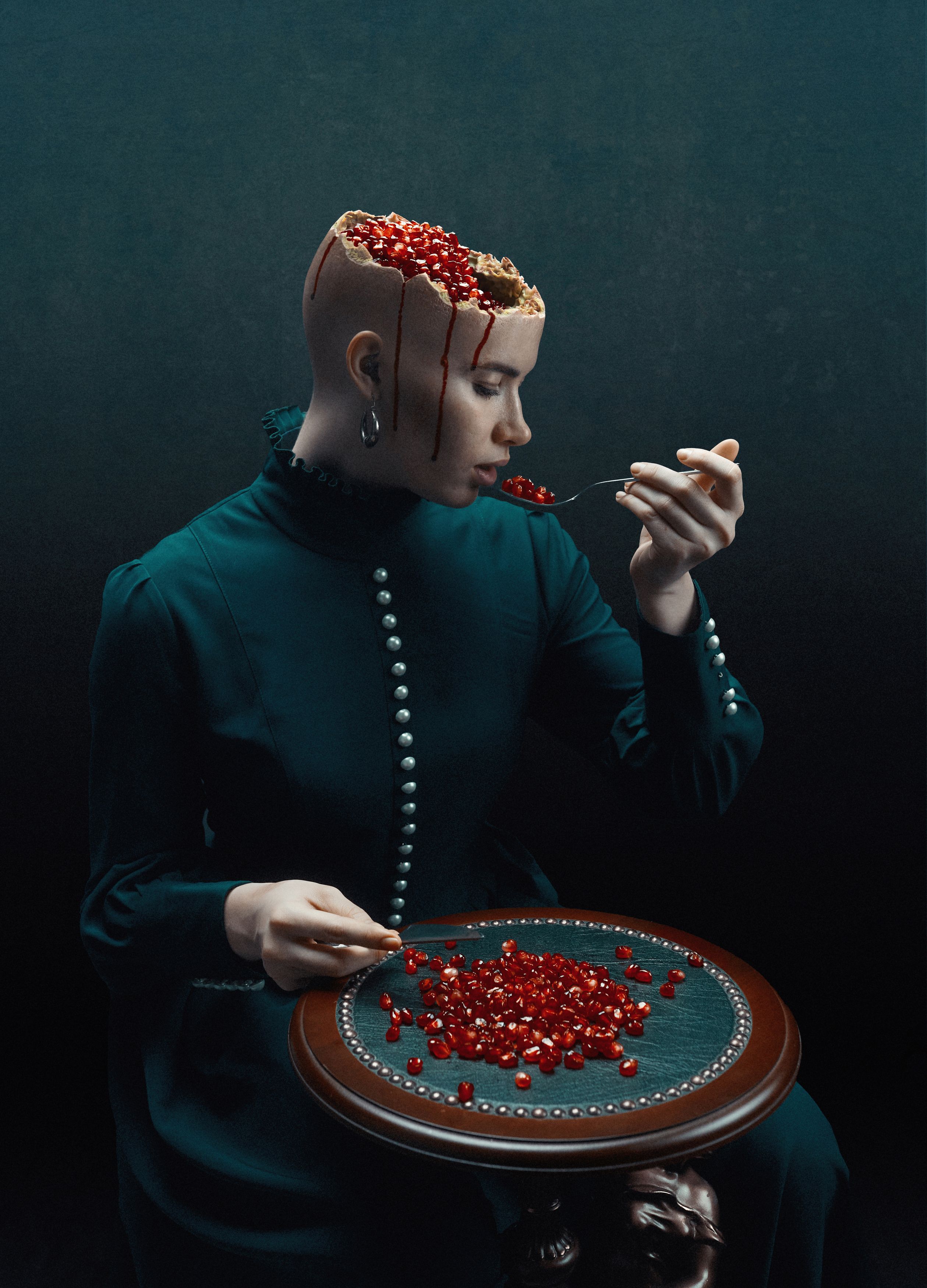 сюрреализм женский портрет концептуальное завтрак обед прием пищи еда гранат психическое расстройство, Хайруллин Ильдар