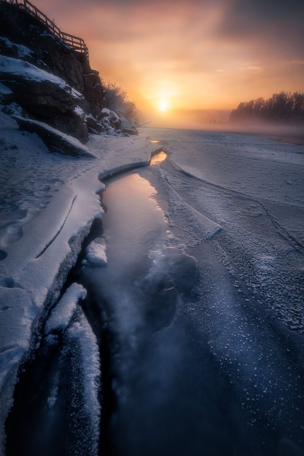 landscape, nature, outdoor, sunrise, ice, winter, snow, river, lake, water, forest, cold, city, sky, fog, Zhao Huapu
