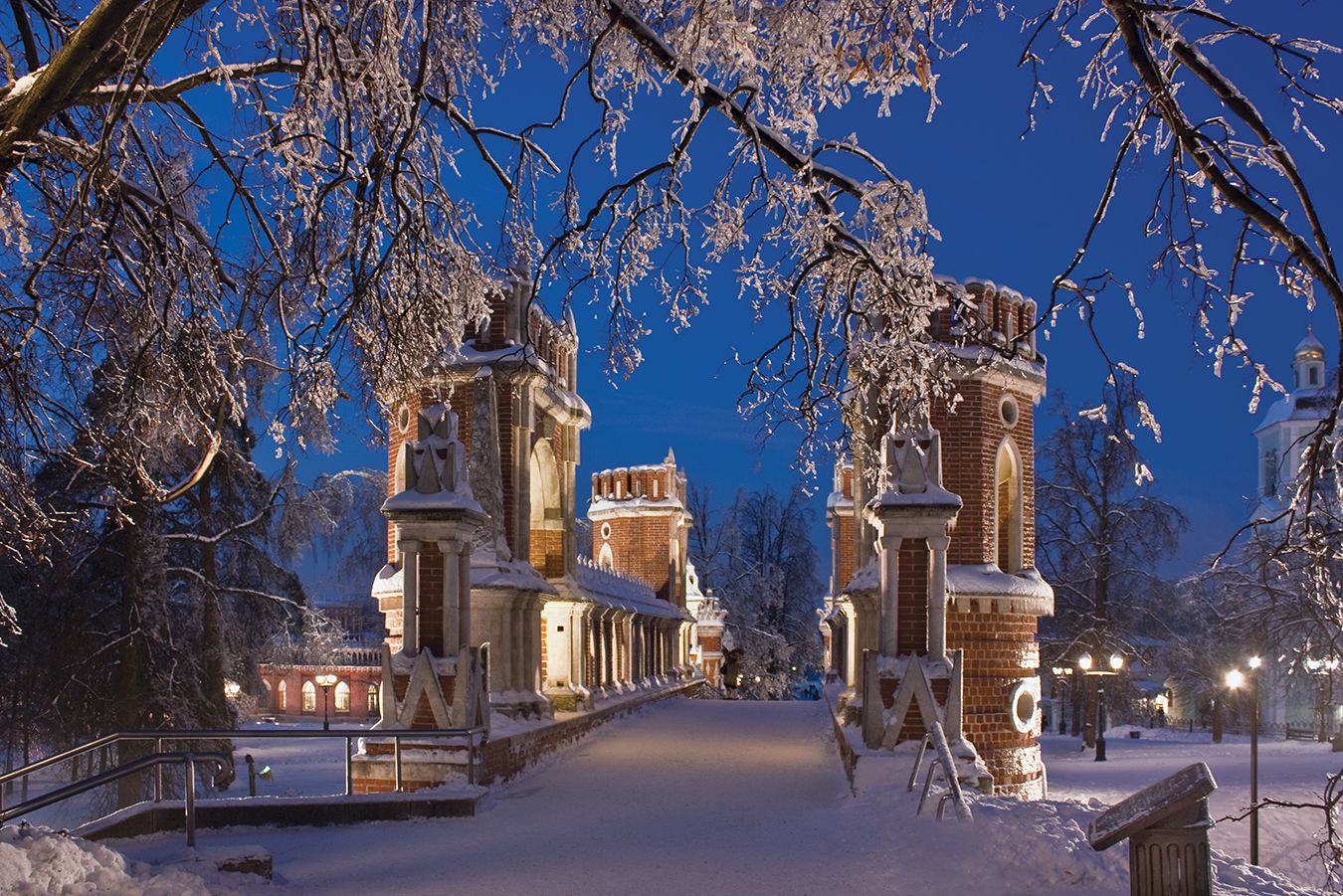 Фото зимней сказки. Царицыно музей-заповедник зимой. Парк Царицыно зимой. Царицыно Москва зима. Царицыно в Москве зимой.