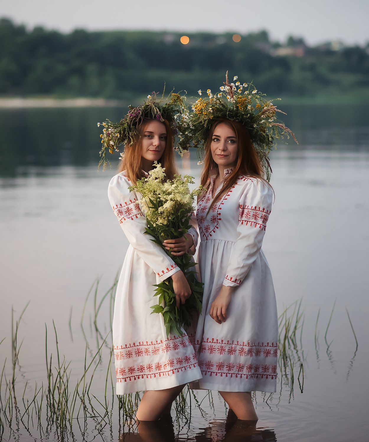 сестры девушки в белых платьях иван купала река волга венки из цветов славянские праздники, Сальников Евгений
