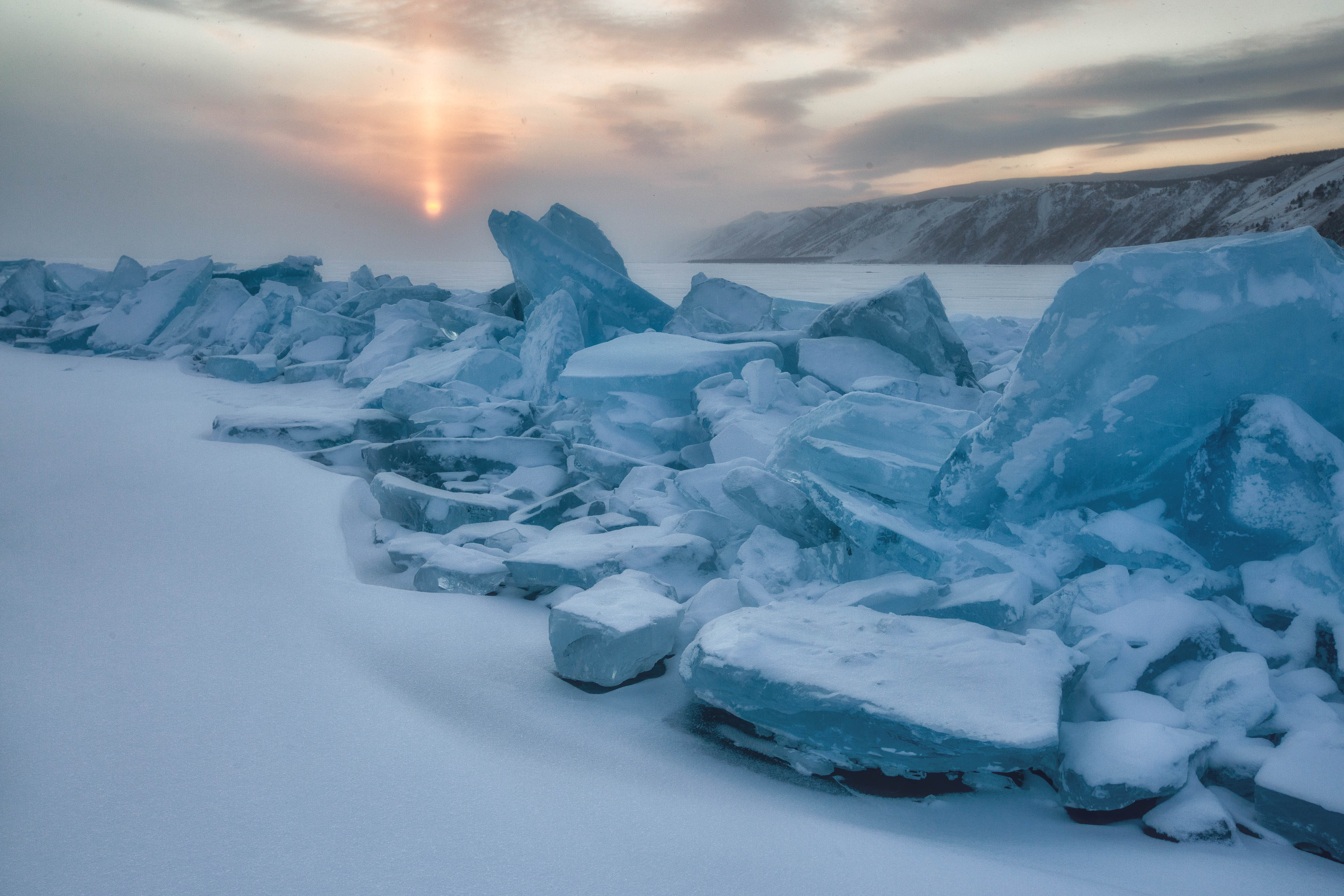 Северный ледовитый океан хаос торосов долгая. Торосы Северного Ледовитого океана. Торосы на Байкале. Ледяные Торосы Рыбинка. Ледяные Торосы на фоне леса.
